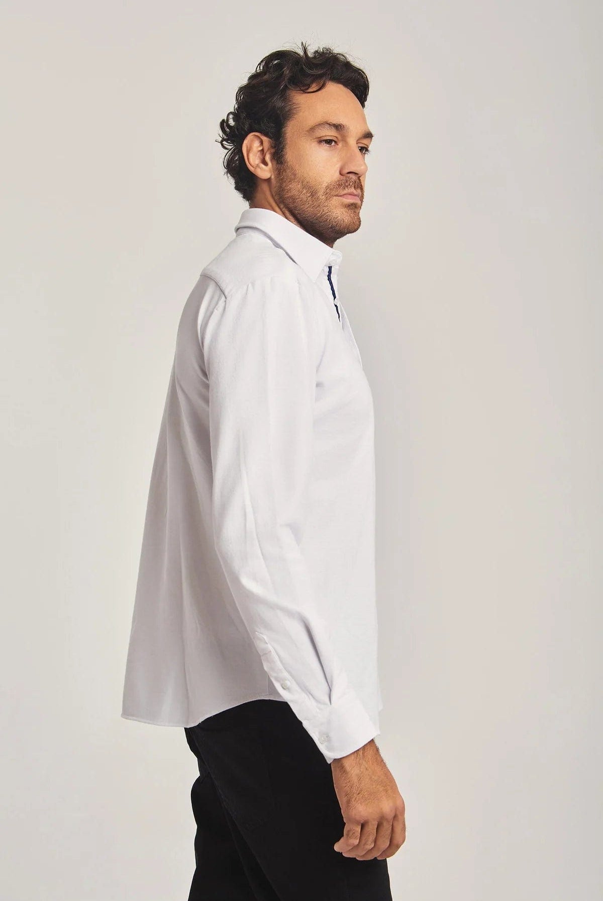 داليدرس قميص رجالي سادة كم طويل بياقة أبيض