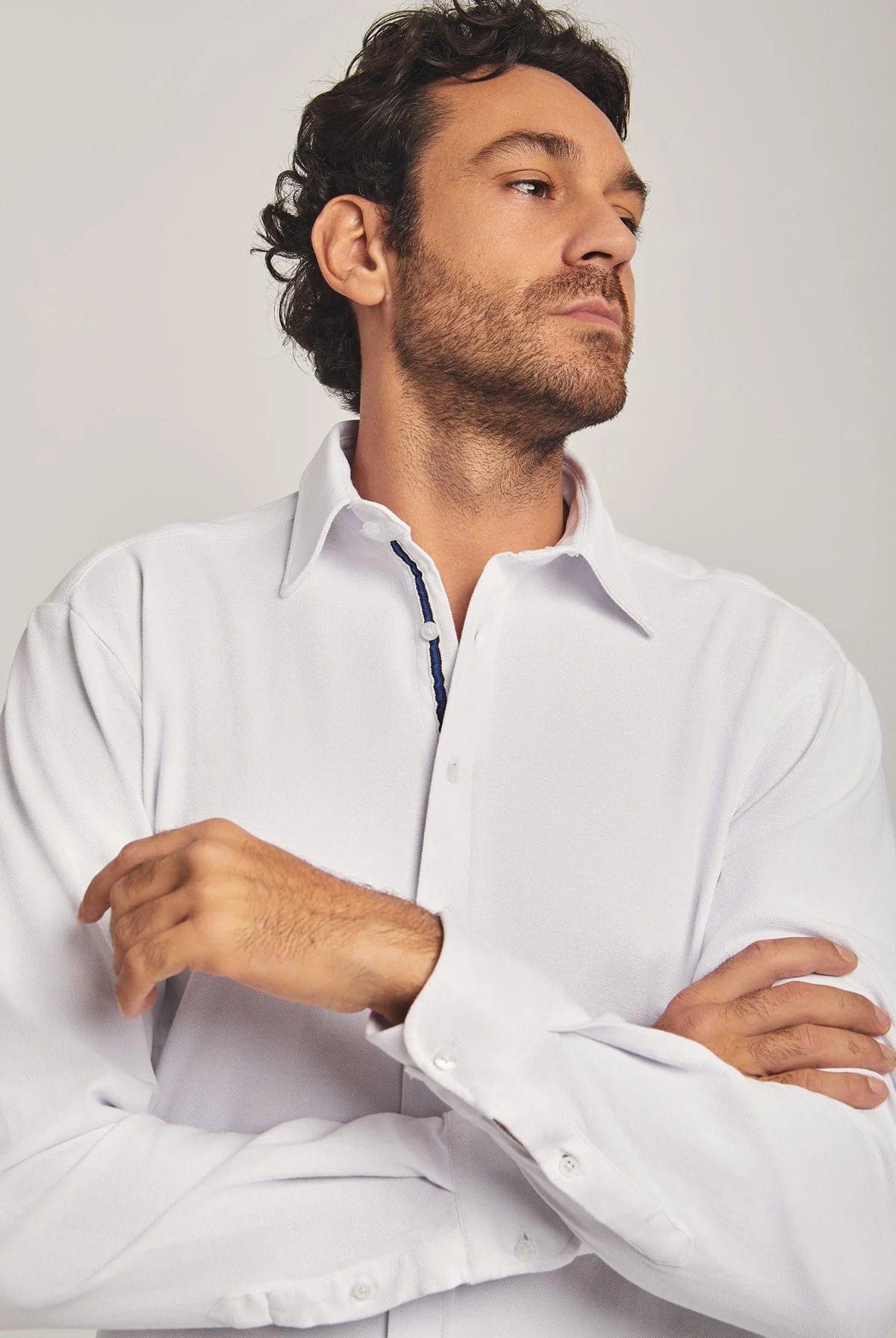 داليدرس قميص رجالي سادة كم طويل بياقة أبيض