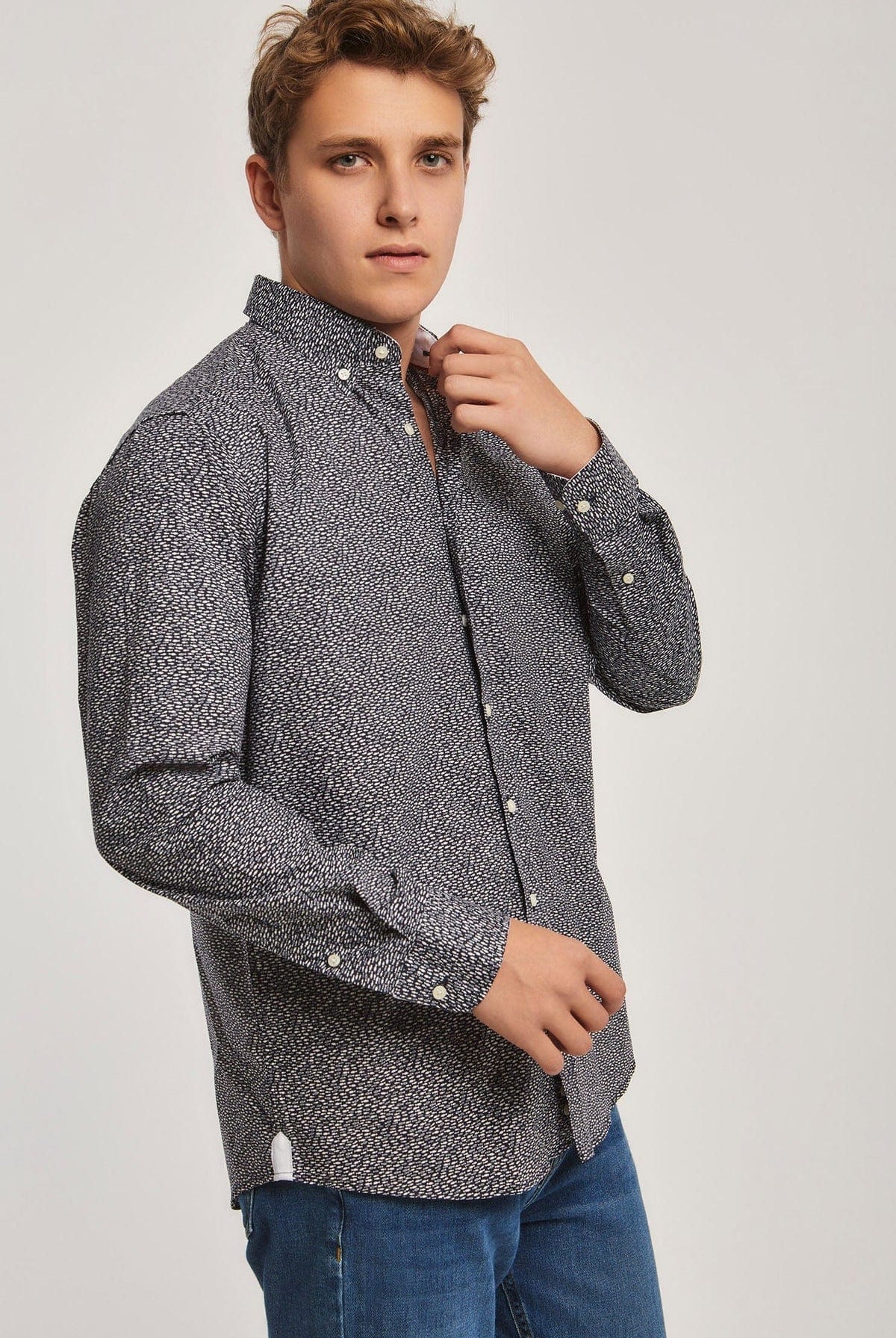 داليدرس قميص منقط بأزرار أمامية كم طويل رجالي نيلي