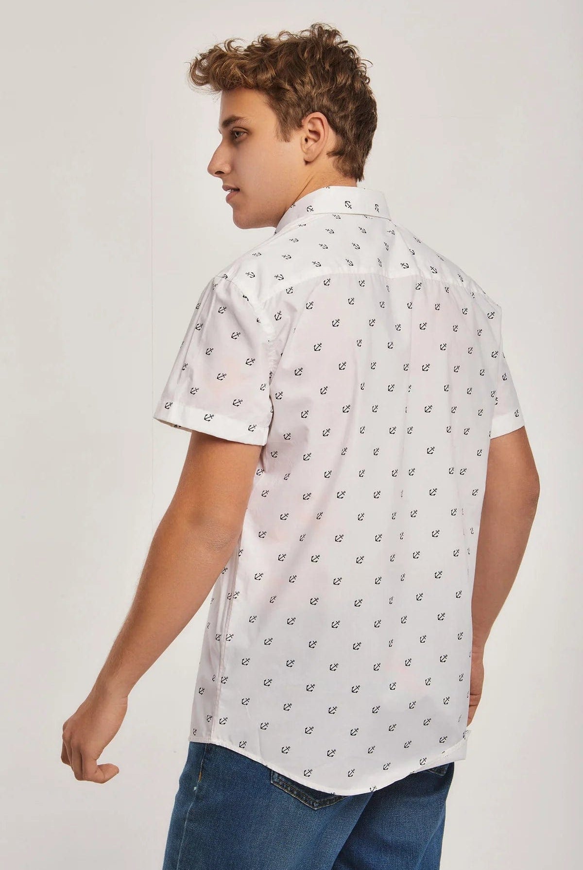 داليدرس قميص منقوش نص كم بأزرار أمامية رجالي أبيض