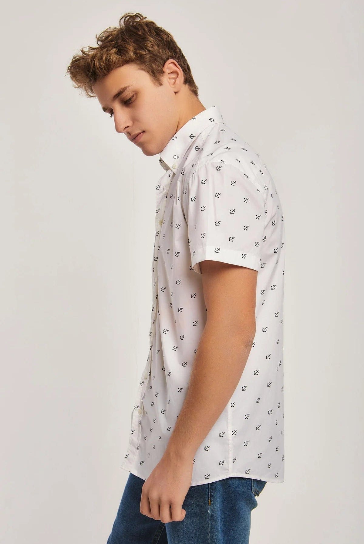 داليدرس قميص منقوش نص كم بأزرار أمامية رجالي أبيض