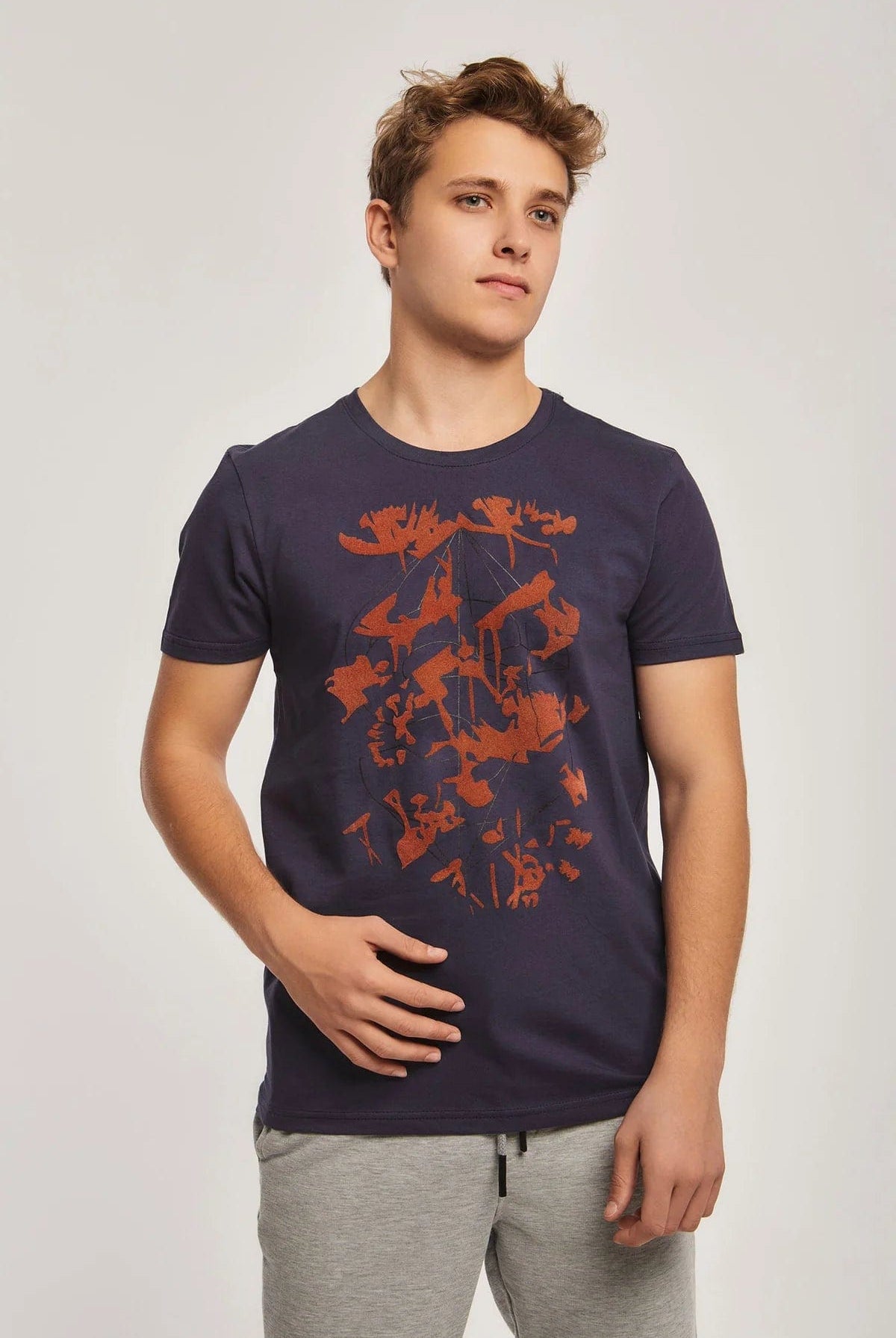 داليدرس تيشيرت منقوش من الصدر نص كم رجالي