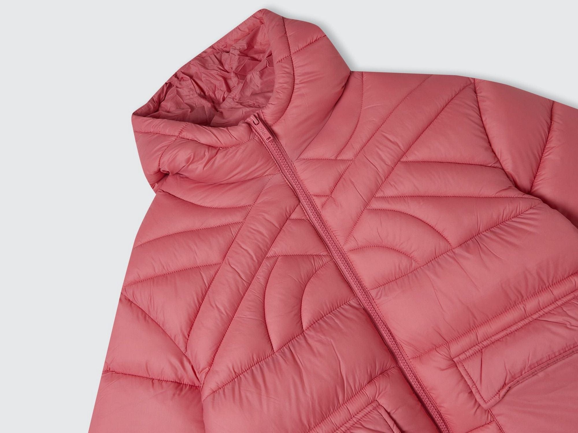 يونايتد كولورز اوف بينيتون جاكيت طويل بشعار بينيتون ولادي