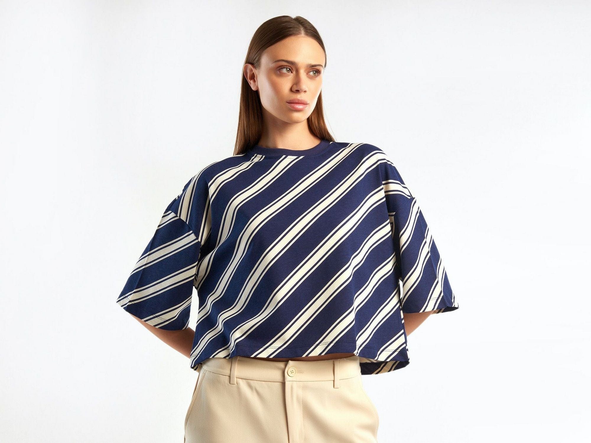 يونايتد كولورز اوف بينيتون بلوزة نسائية أوفر سايز قصيرة مخططة