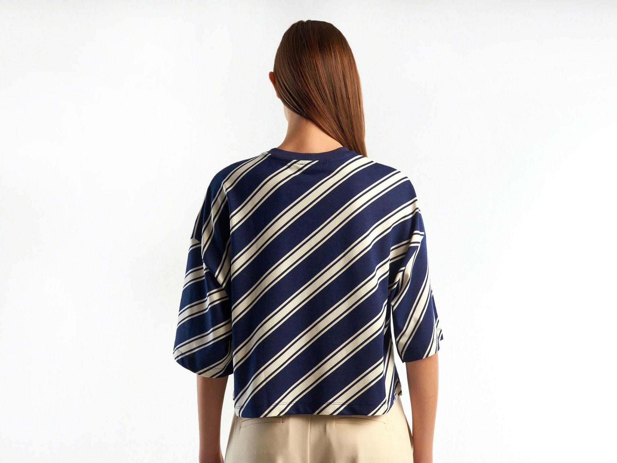 يونايتد كولورز اوف بينيتون بلوزة نسائية أوفر سايز قصيرة مخططة