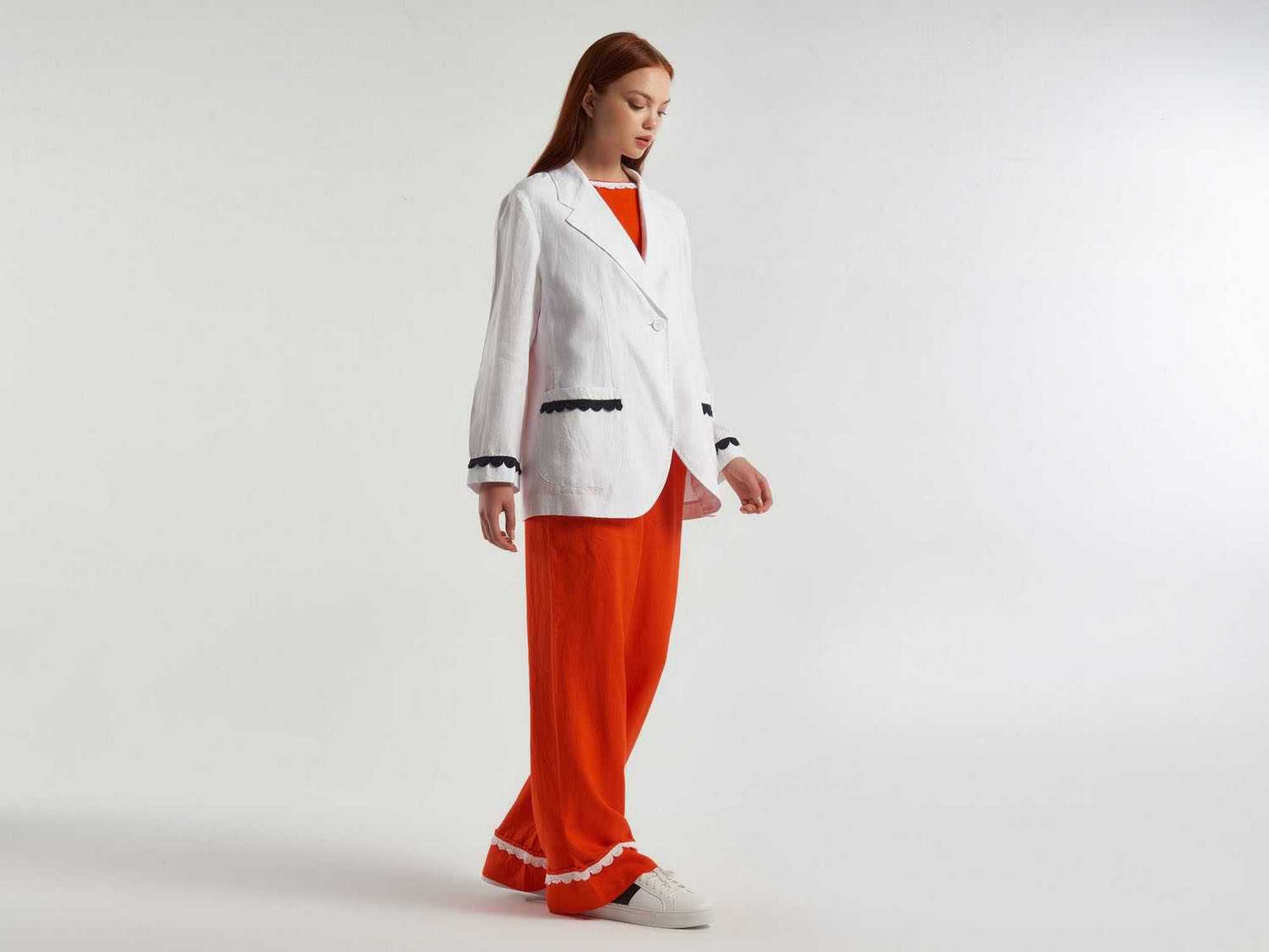 يونايتد كولورز اوف بينيتون بليزر كتان خالص بدون بطانة كم طويل نسائي