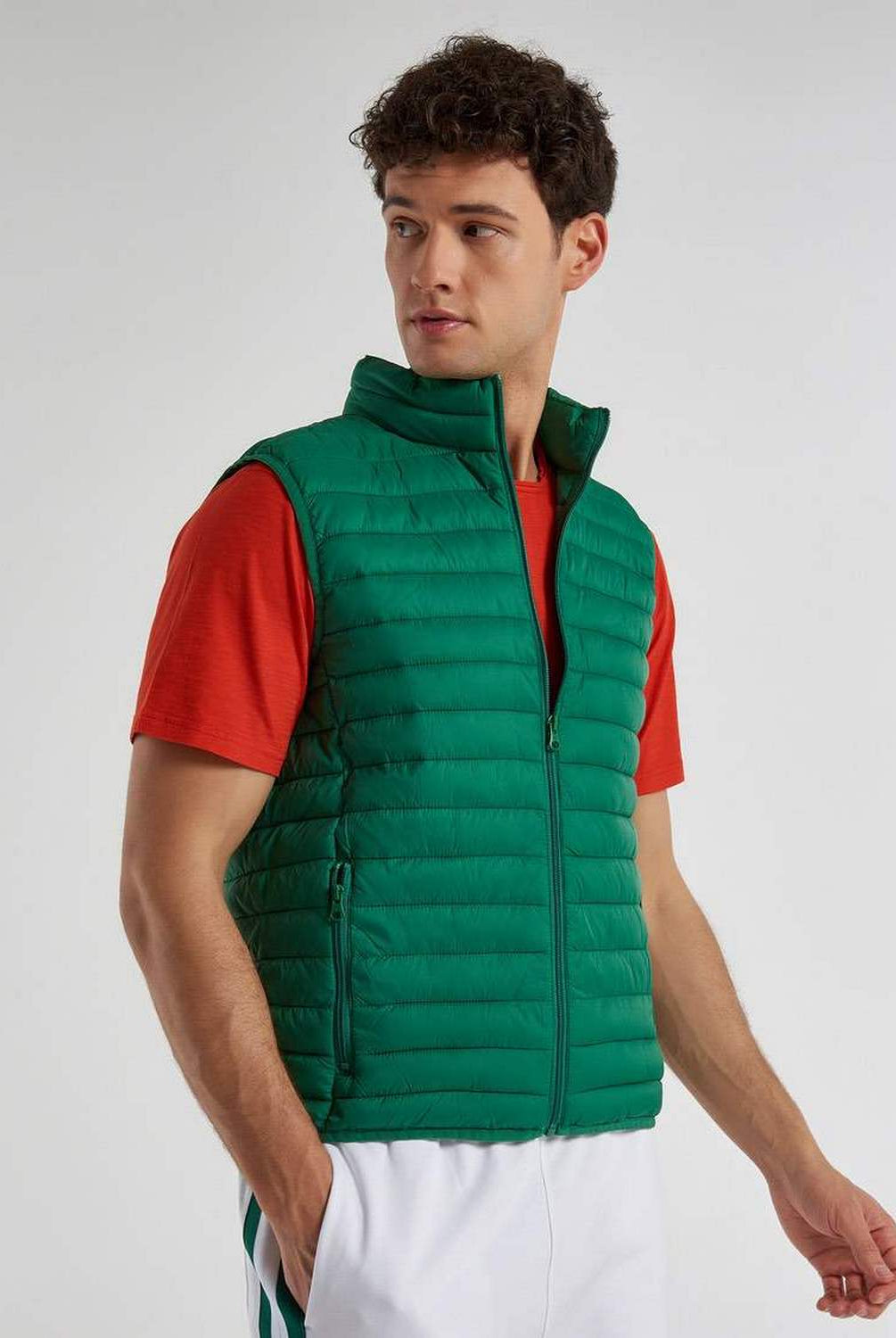 يونايتد كولورز اوف بينيتون جاكيت نفخ شبابي بدون أكمام مبطن