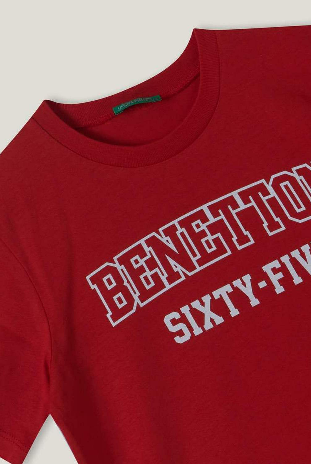 يونايتد كولورز اوف بينيتون تيشيرت قطن بنسبة 100% مع شعار نص كم أطفالي