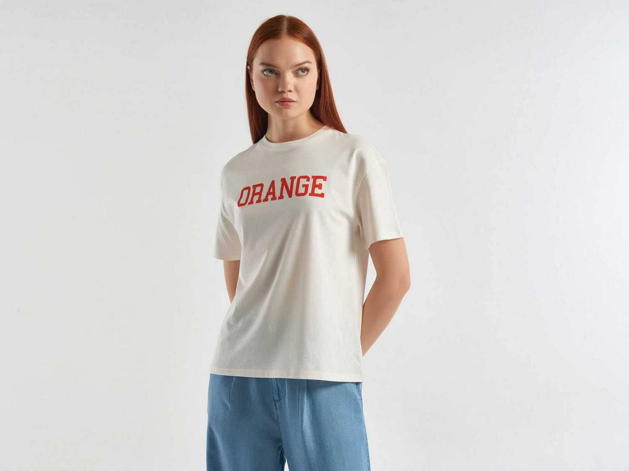 يونايتد كولورز اوف بينيتون تيشيرت بطباعة أمامية نص كم رجالي