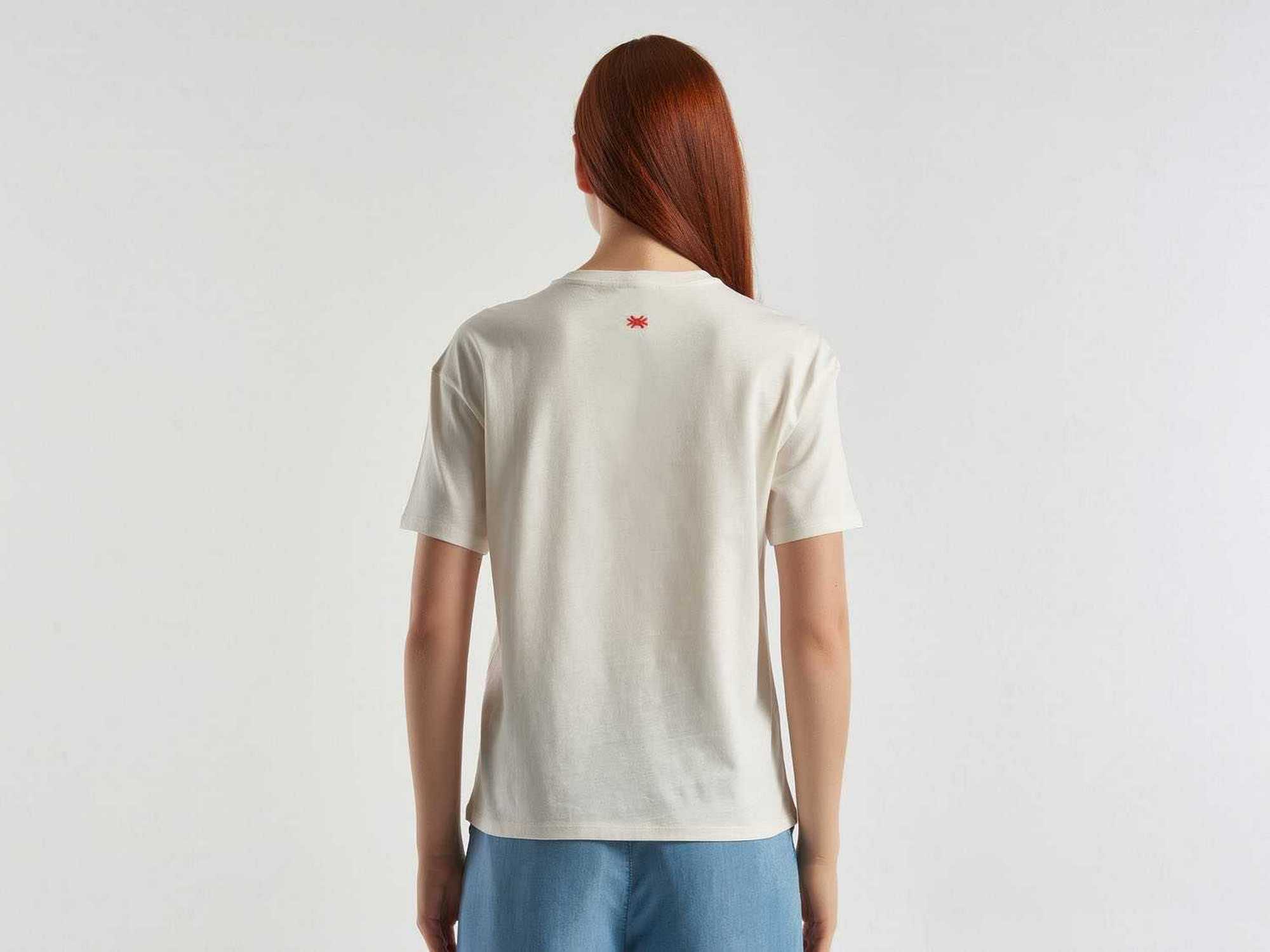 يونايتد كولورز اوف بينيتون تيشيرت بطباعة أمامية نص كم رجالي