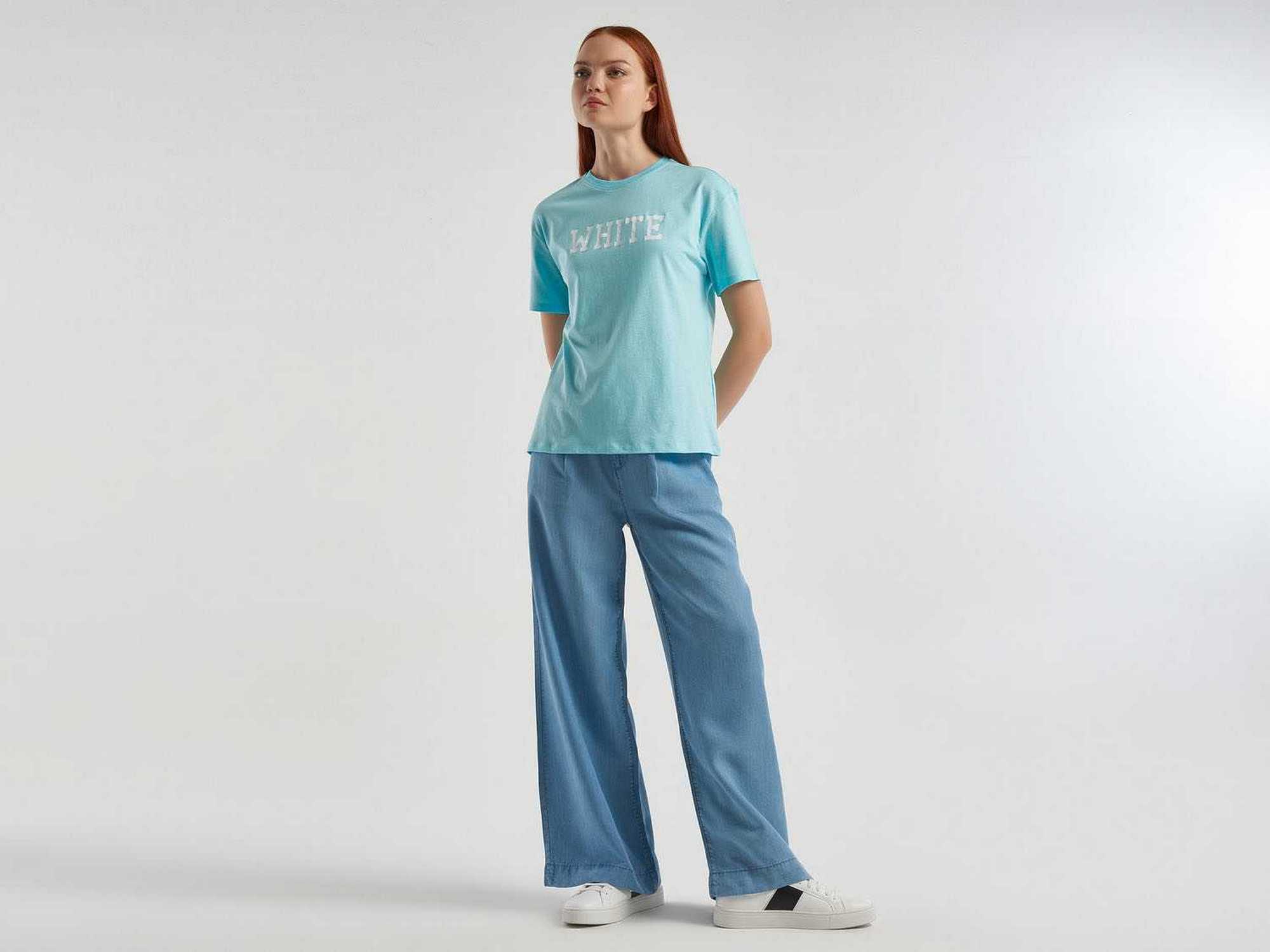 يونايتد كولورز اوف بينيتون تيشيرت بطباعة أمامية نص كم رجالي