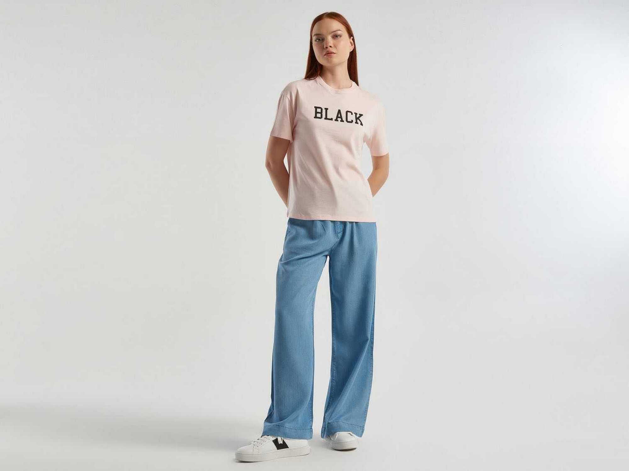 يونايتد كولورز اوف بينيتون تيشيرت بطباعة أمامية نص كم رجالي