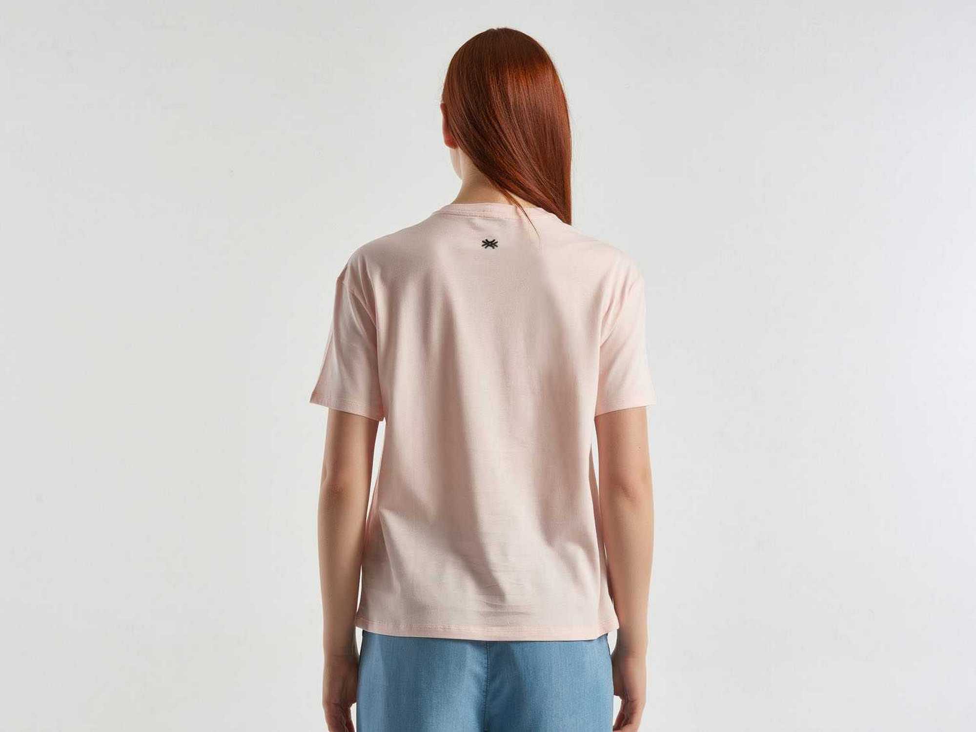 يونايتد كولورز اوف بينيتون تيشيرت بطباعة أمامية نص كم رجالي