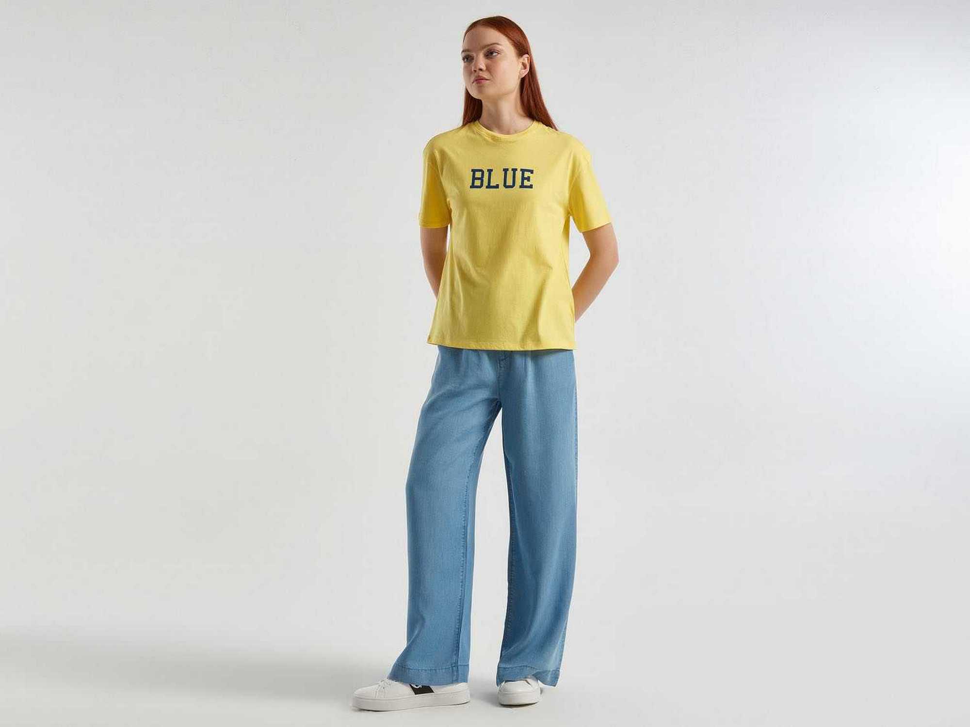 يونايتد كولورز اوف بينيتون تيشيرت بطباعة أمامية نص كم رجالي