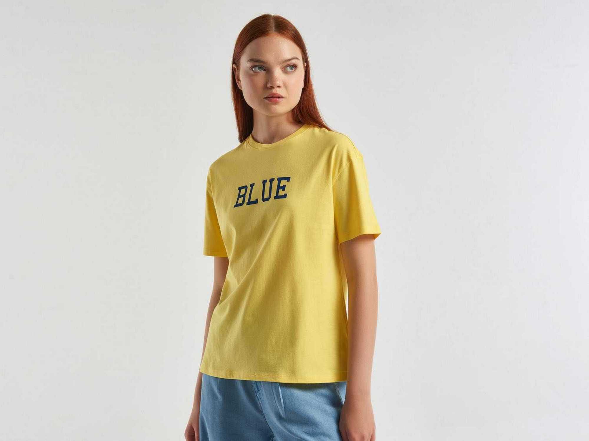 يونايتد كولورز اوف بينيتون تيشيرت بطباعة أمامية نص كم رجالي