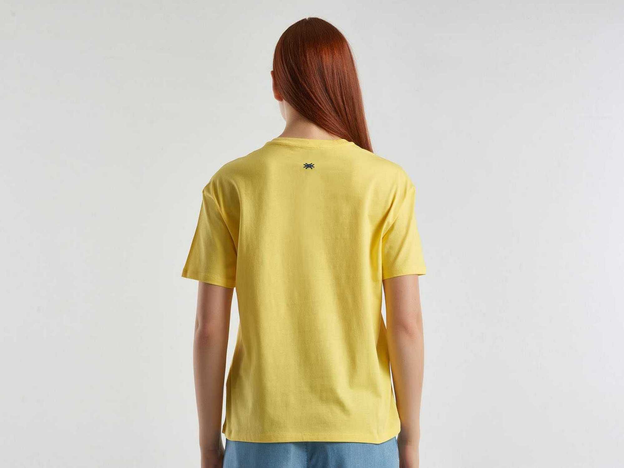 يونايتد كولورز اوف بينيتون تيشيرت بطباعة أمامية نص كم رجالي