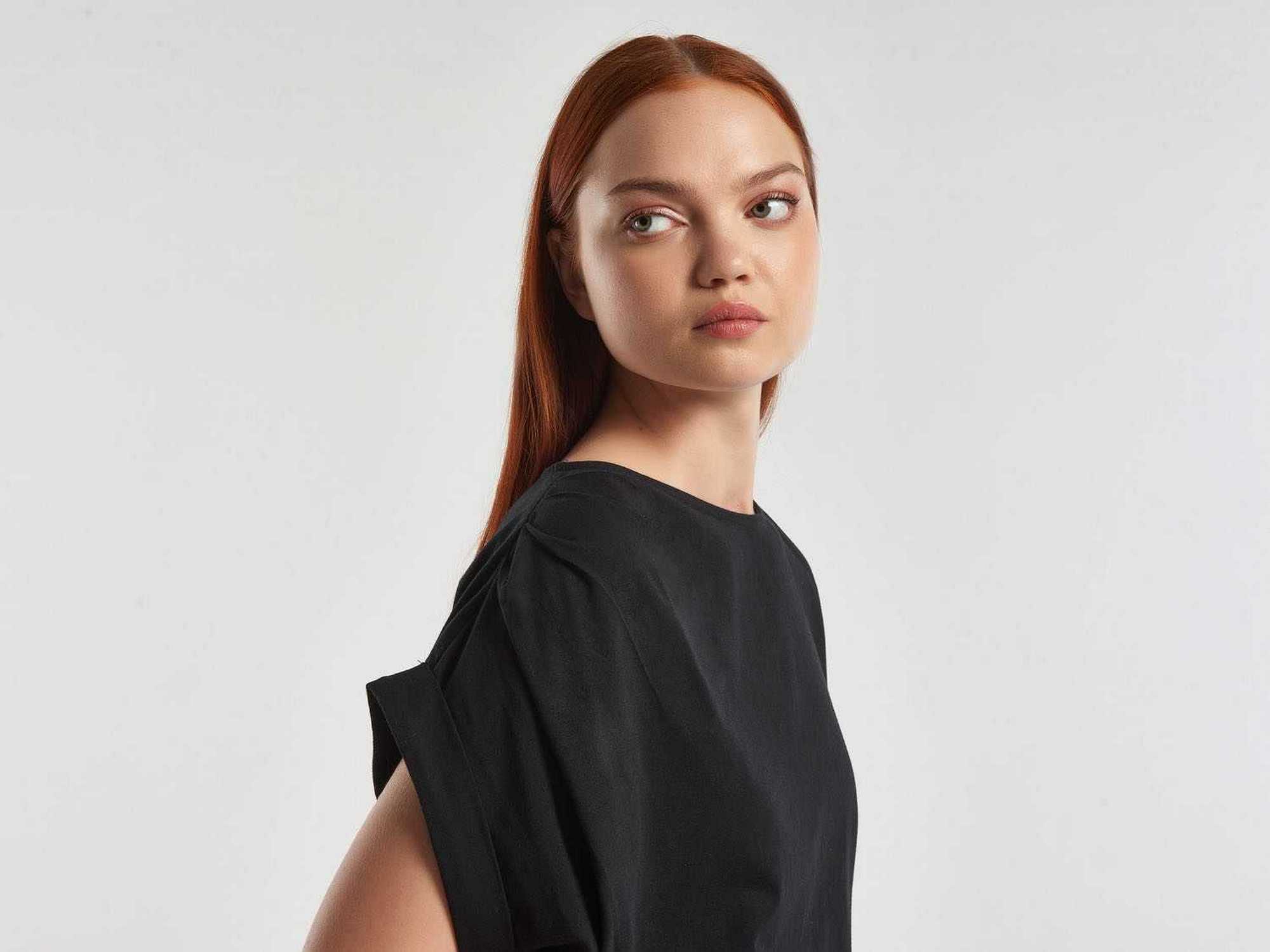 يونايتد كولورز اوف بينيتون تيشيرت نسائي سادة برقبة دائرية