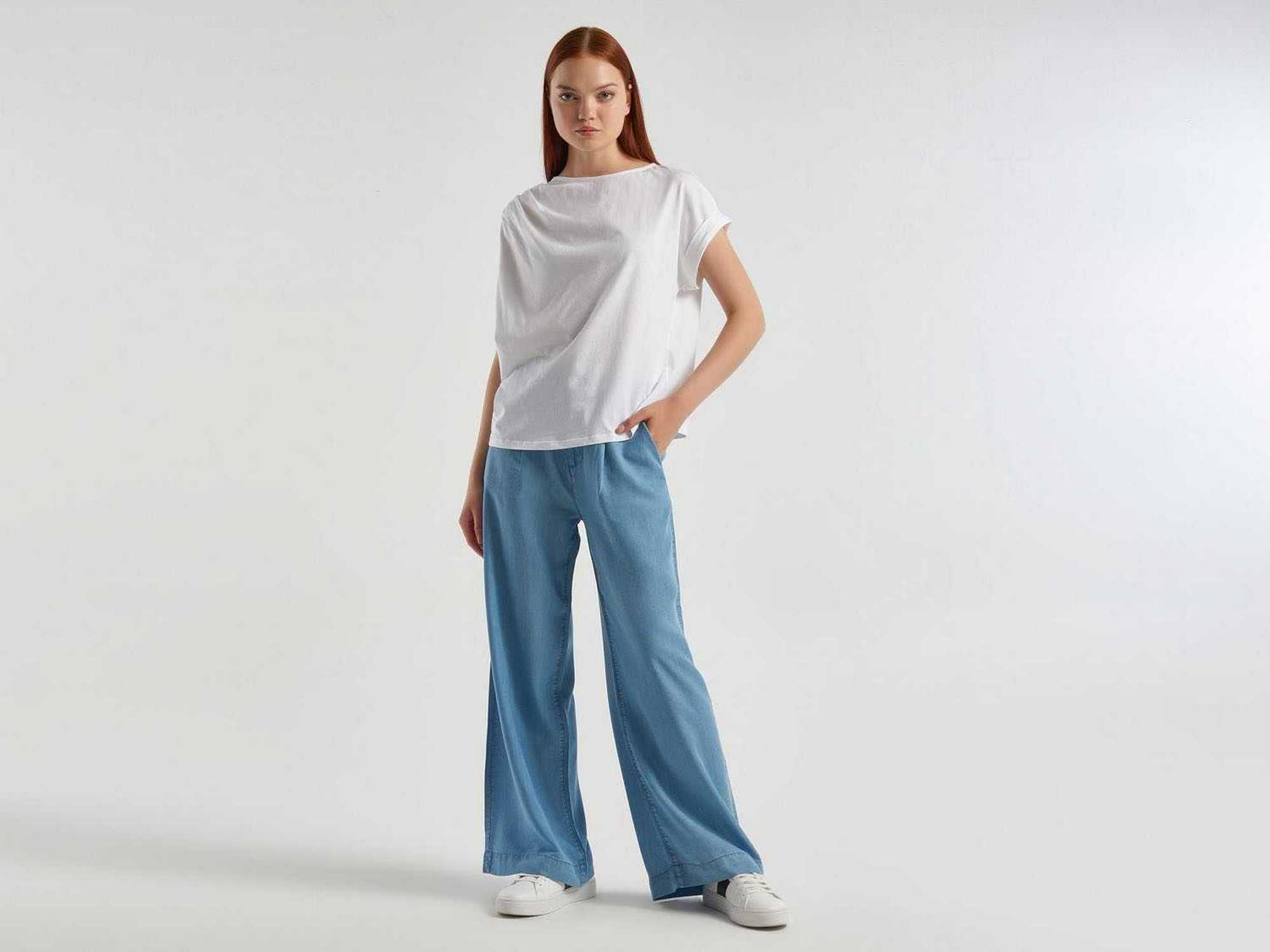 يونايتد كولورز اوف بينيتون تيشيرت نسائي سادة برقبة دائرية