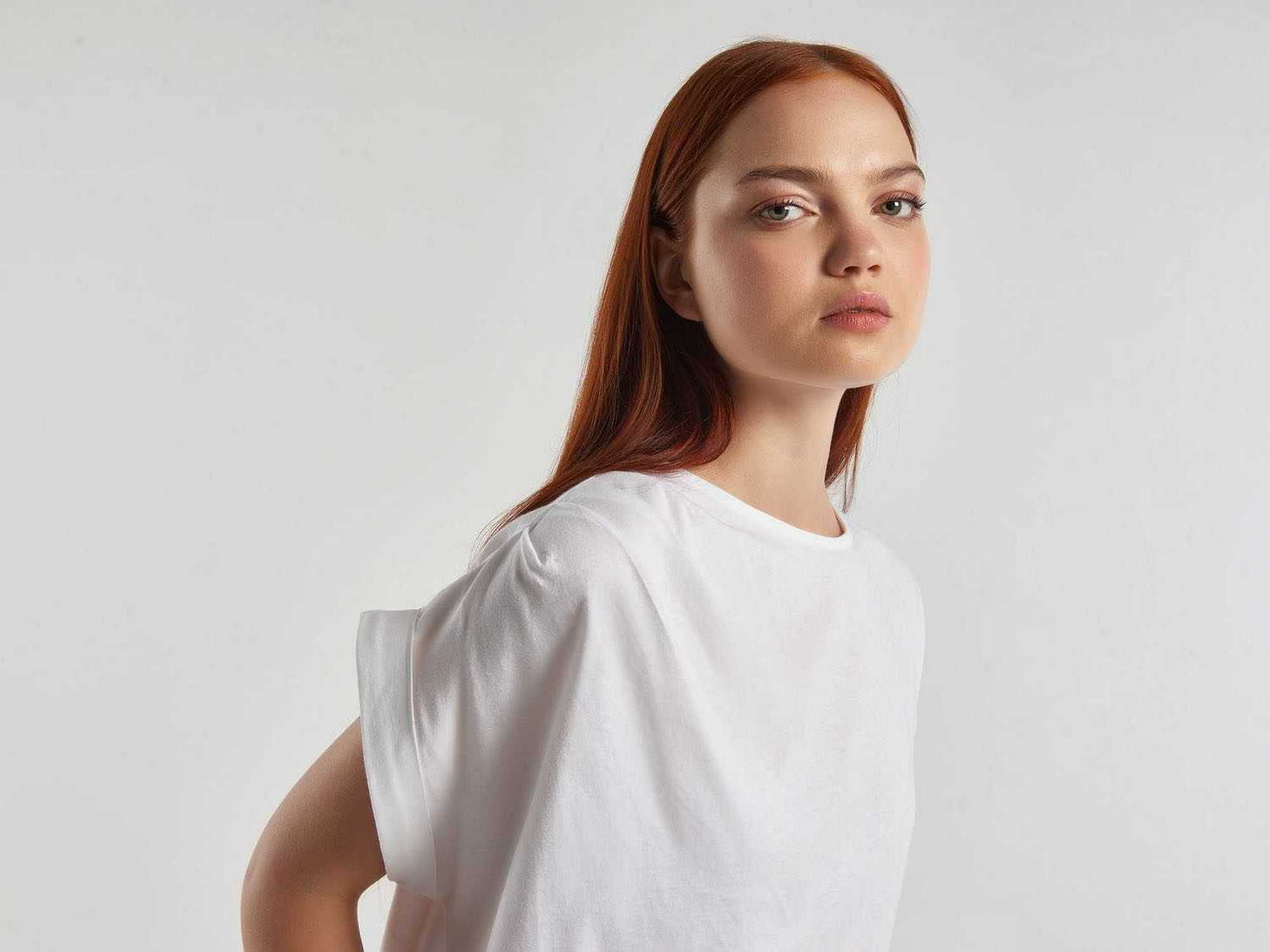 يونايتد كولورز اوف بينيتون تيشيرت نسائي سادة برقبة دائرية