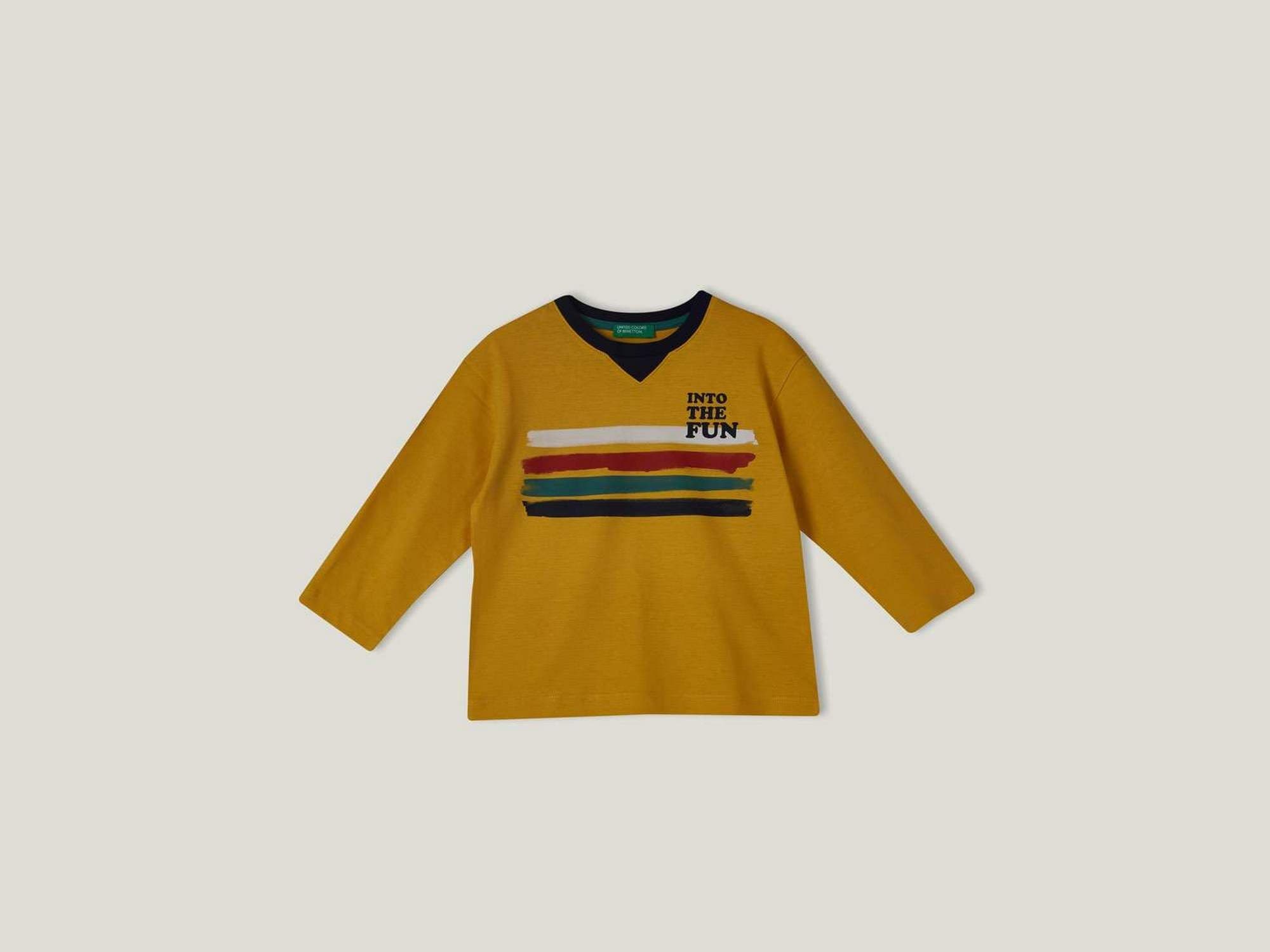 يونايتد كولورز اوف بينيتون تي شيرت ولادي مع طبعة متعددة الالوان