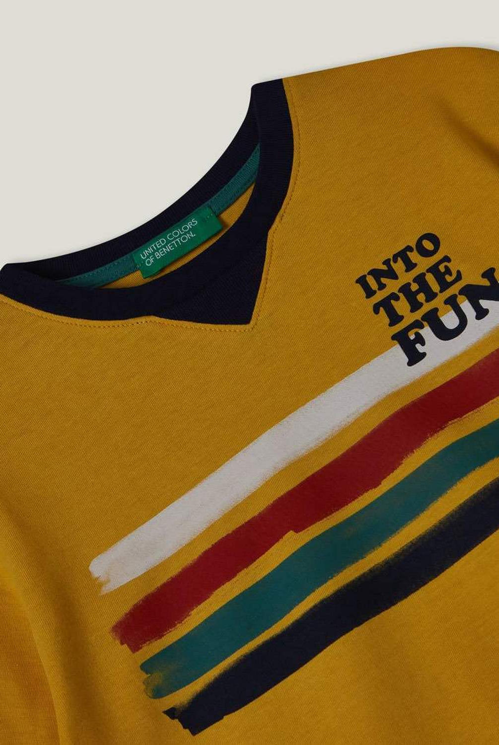 يونايتد كولورز اوف بينيتون تي شيرت ولادي مع طبعة متعددة الالوان