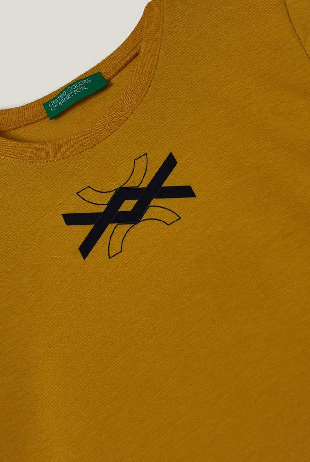 يونايتد كولورز اوف بينيتون تيشيرت قطن بنسبة 100% مع شعار أطفالي