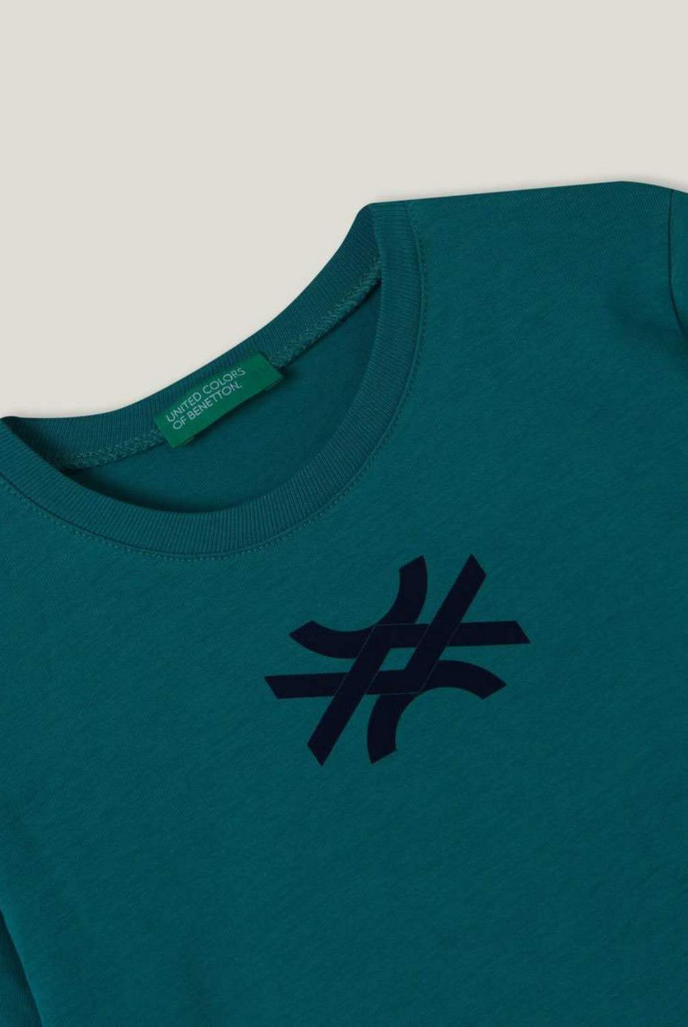 يونايتد كولورز اوف بينيتون تيشيرت بأكمام طويلة مع شعار أطفالي