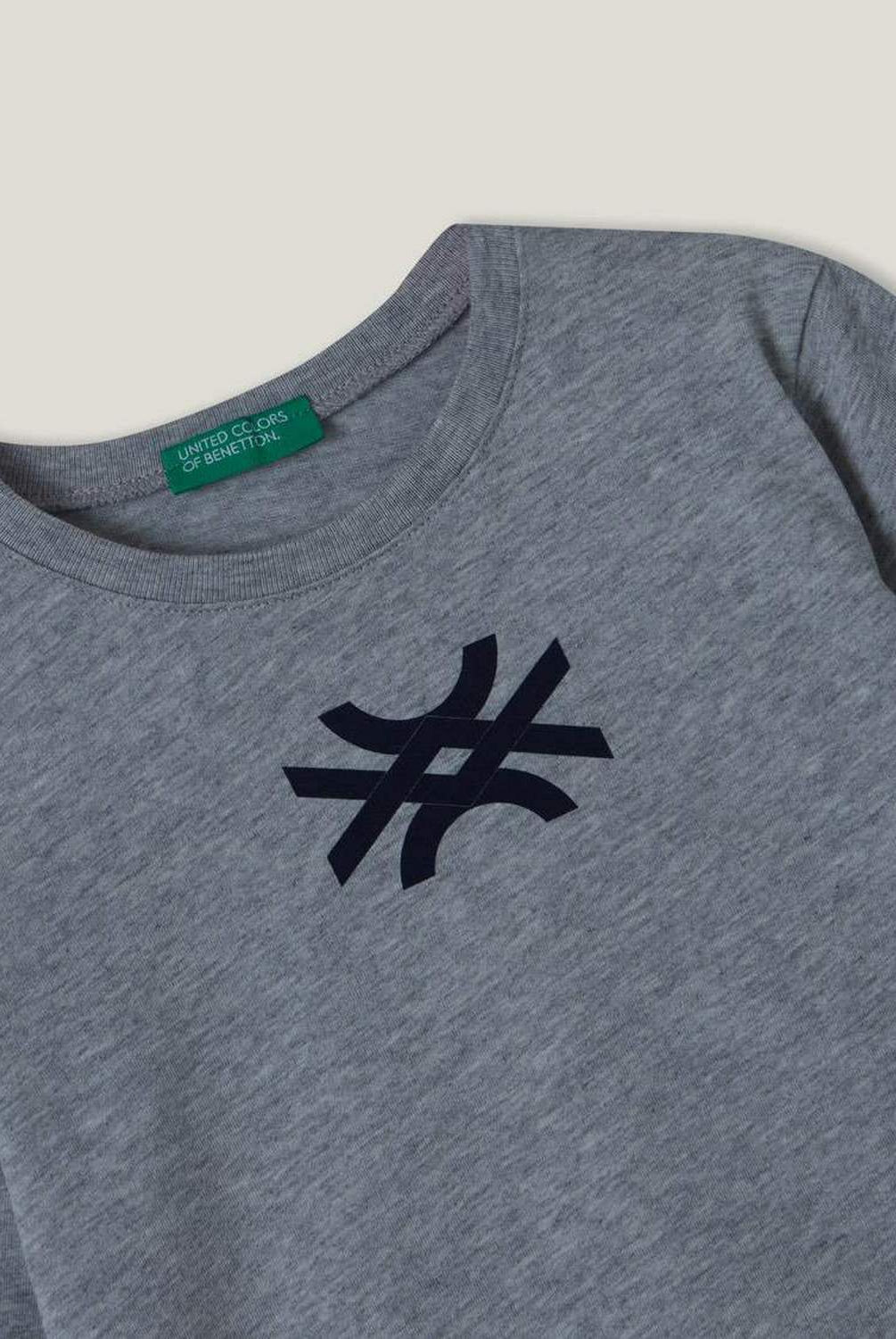 يونايتد كولورز اوف بينيتون تيشيرت بأكمام طويلة مع شعار أطفالي