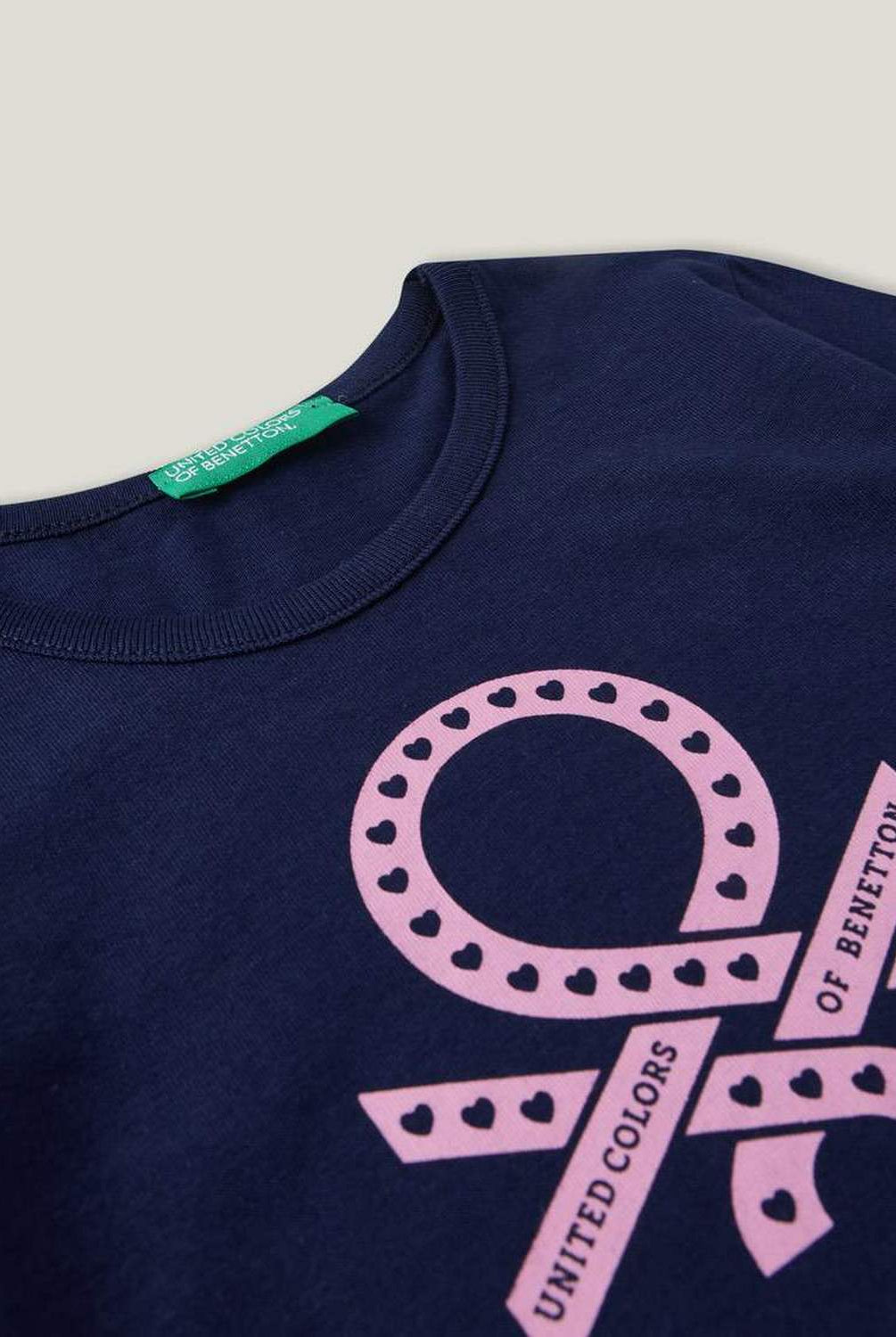 يونايتد كولورز اوف بينيتون تيشيرت قطن بنسبة 100% مع شعار كم طويل بناتي