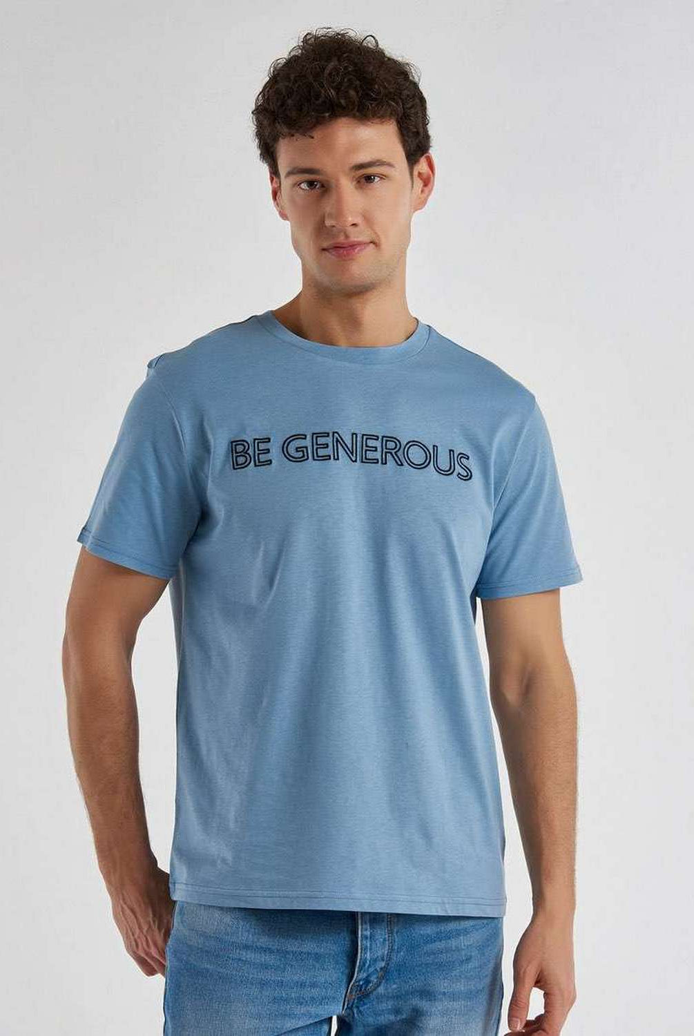 يونايتد كولورز اوف بينيتون تيشيرت رجالي بطبعة على الصدر "BE"