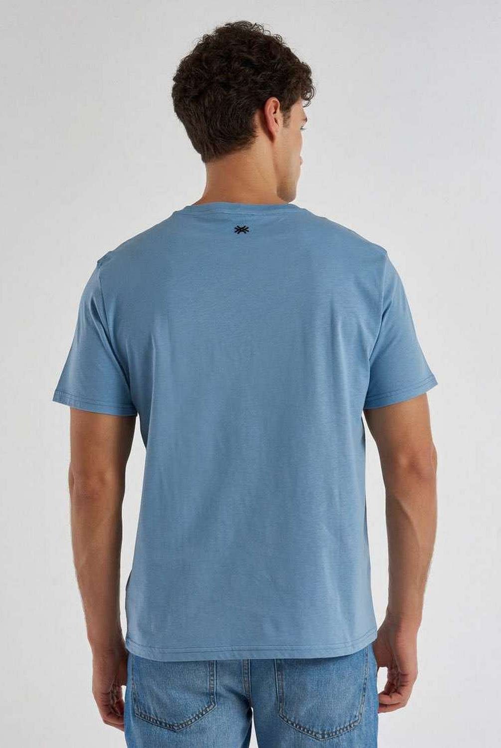 يونايتد كولورز اوف بينيتون تيشيرت رجالي بطبعة على الصدر "BE"