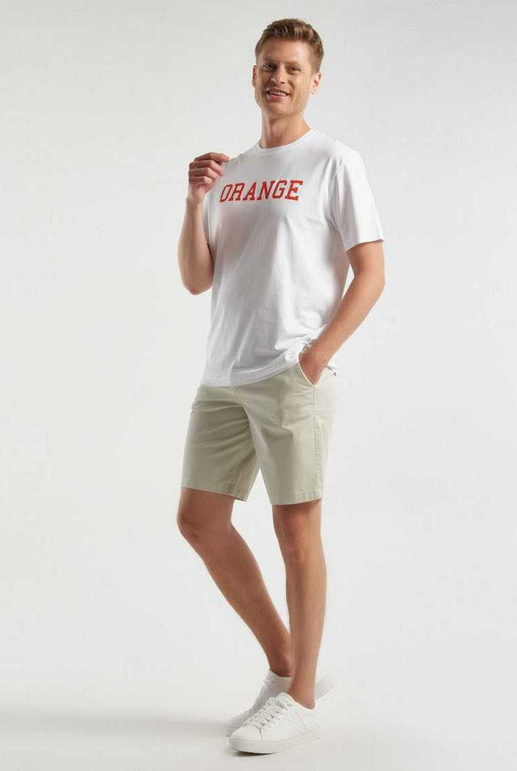 يونايتد كولورز اوف بينيتون تي شيرت رجالي سادة نص كم مع طباعة النص