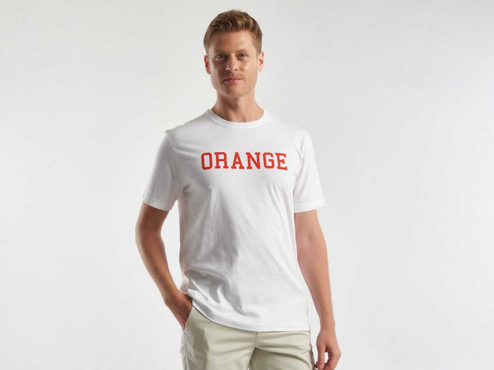 يونايتد كولورز اوف بينيتون تي شيرت رجالي سادة نص كم مع طباعة النص