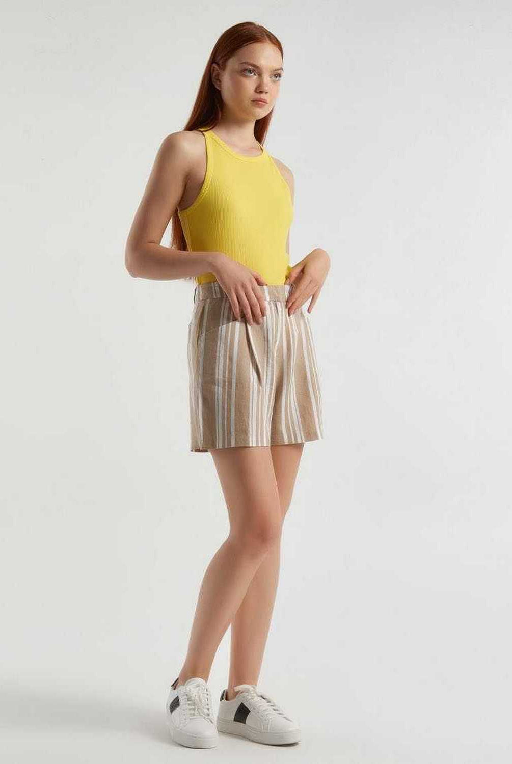 يونايتد كولورز اوف بينيتون تي شيرت مضلع كت نسائي