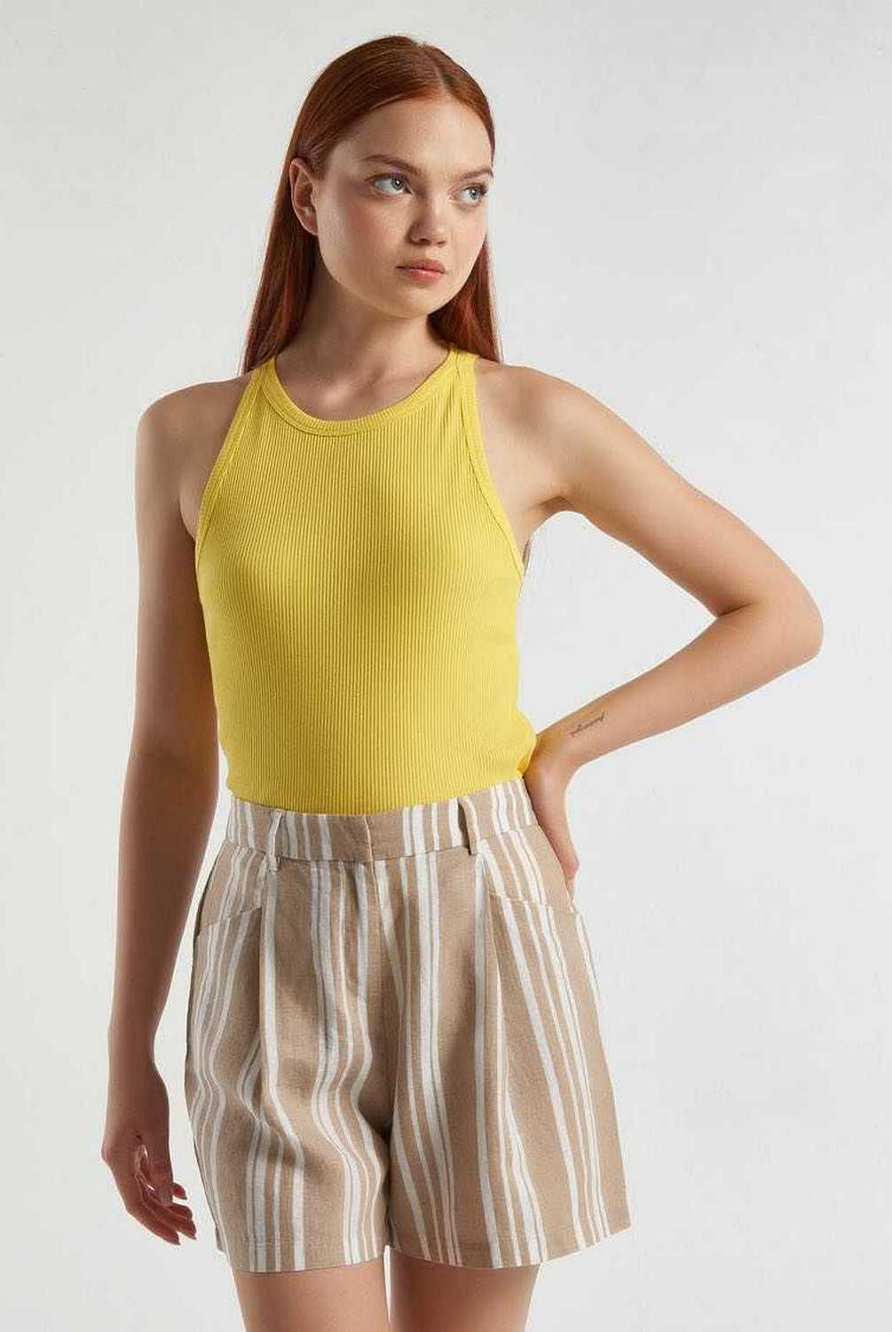 يونايتد كولورز اوف بينيتون تي شيرت مضلع كت نسائي