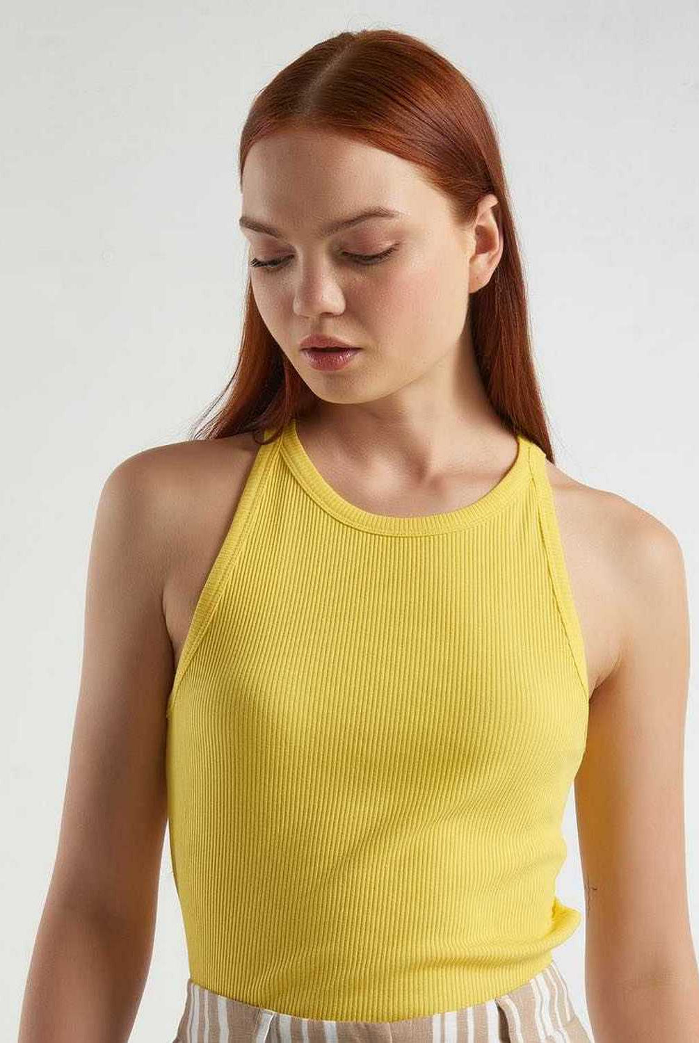 يونايتد كولورز اوف بينيتون تي شيرت مضلع كت نسائي