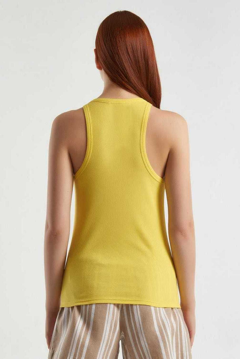 يونايتد كولورز اوف بينيتون تي شيرت مضلع كت نسائي