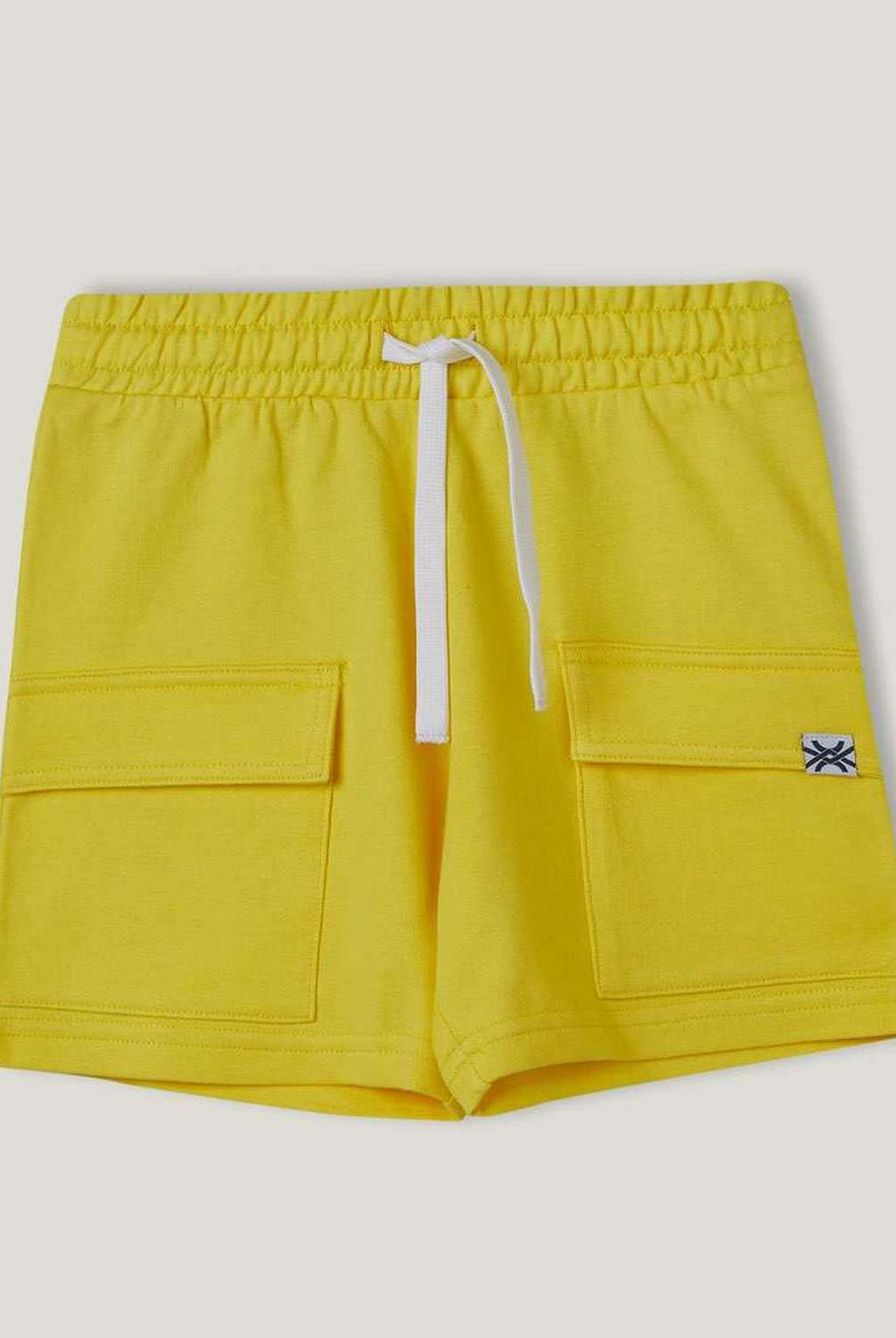 يونايتد كولورز اوف بينيتون بنطال برمودا بجيوب وبقصة واسعة برباط أطفالي