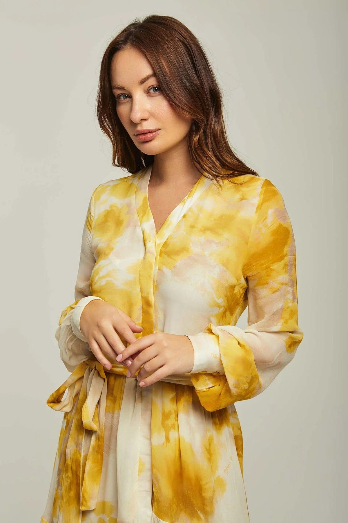 داليدرس فستان نسائي مطبوع كم طويل بفتحة أمامية أصفر بريمروز