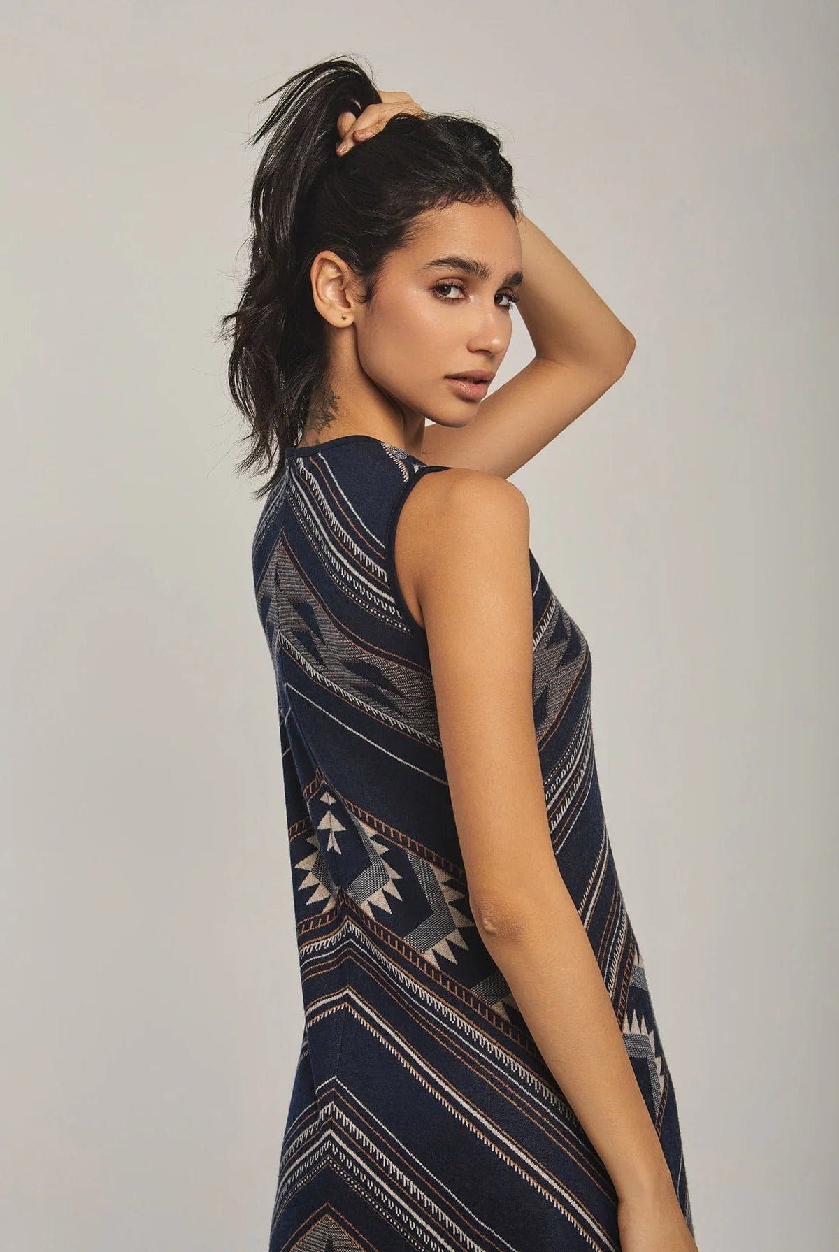 داليدرس فستان نسائي ميدي بدون أكمام أسود سحلبي