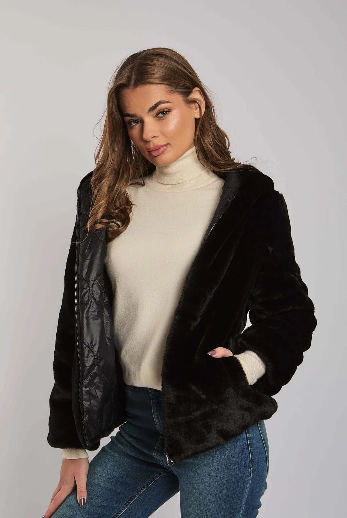 داليدرس جاكيت فرو سادة بسحاب أمامي