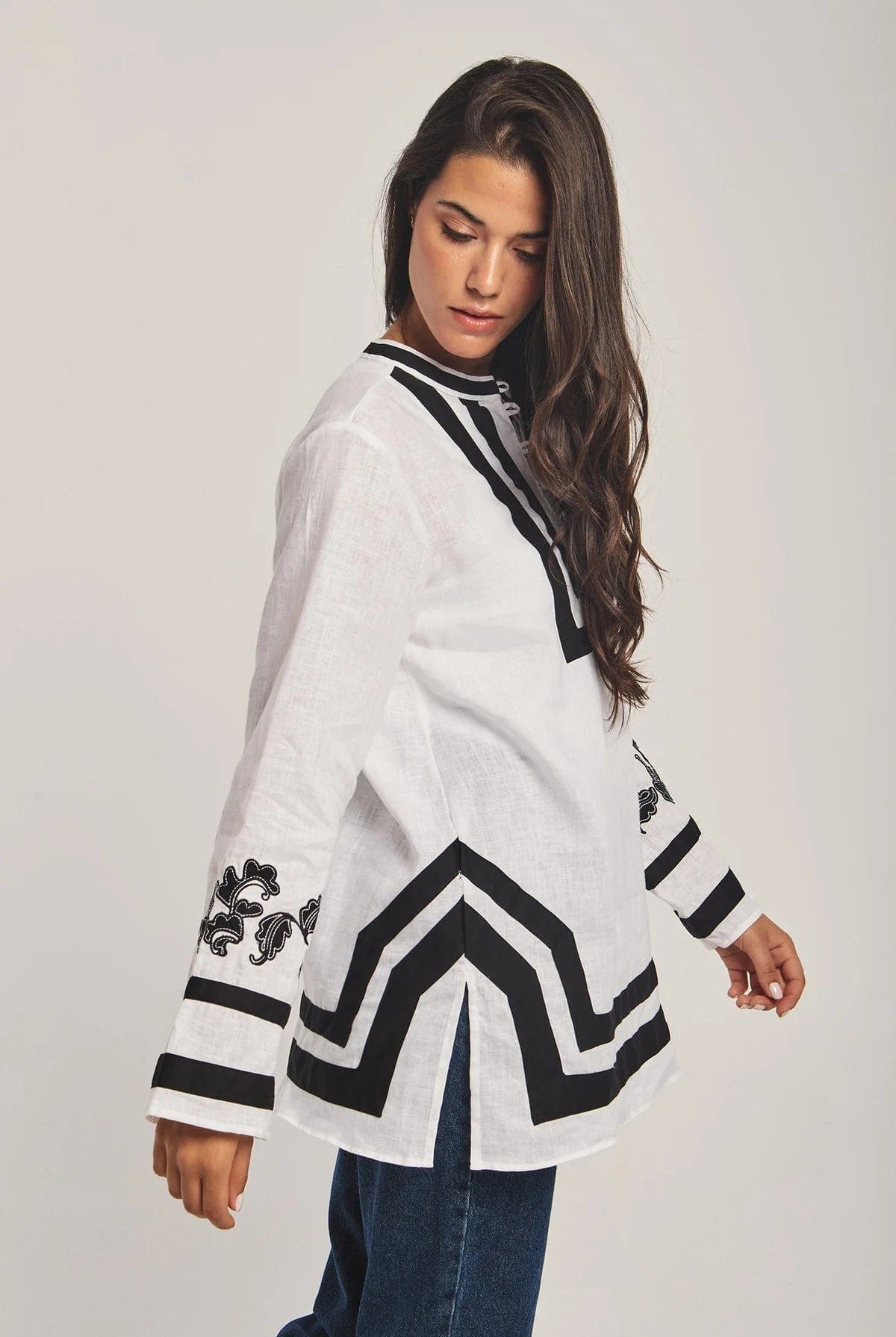 داليدرس قفطان نسائي مطرز أبيض