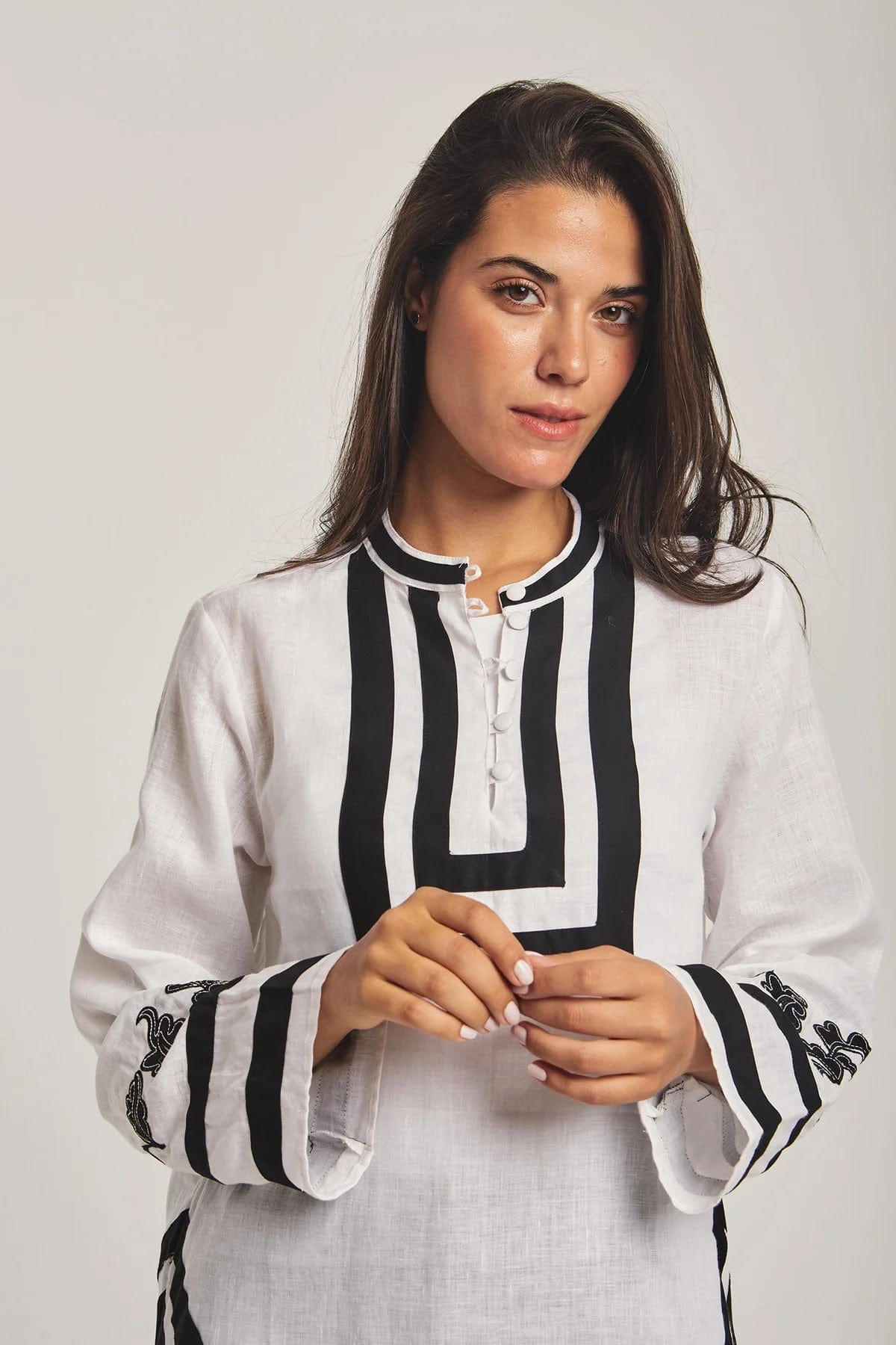 داليدرس قفطان نسائي مطرز أبيض