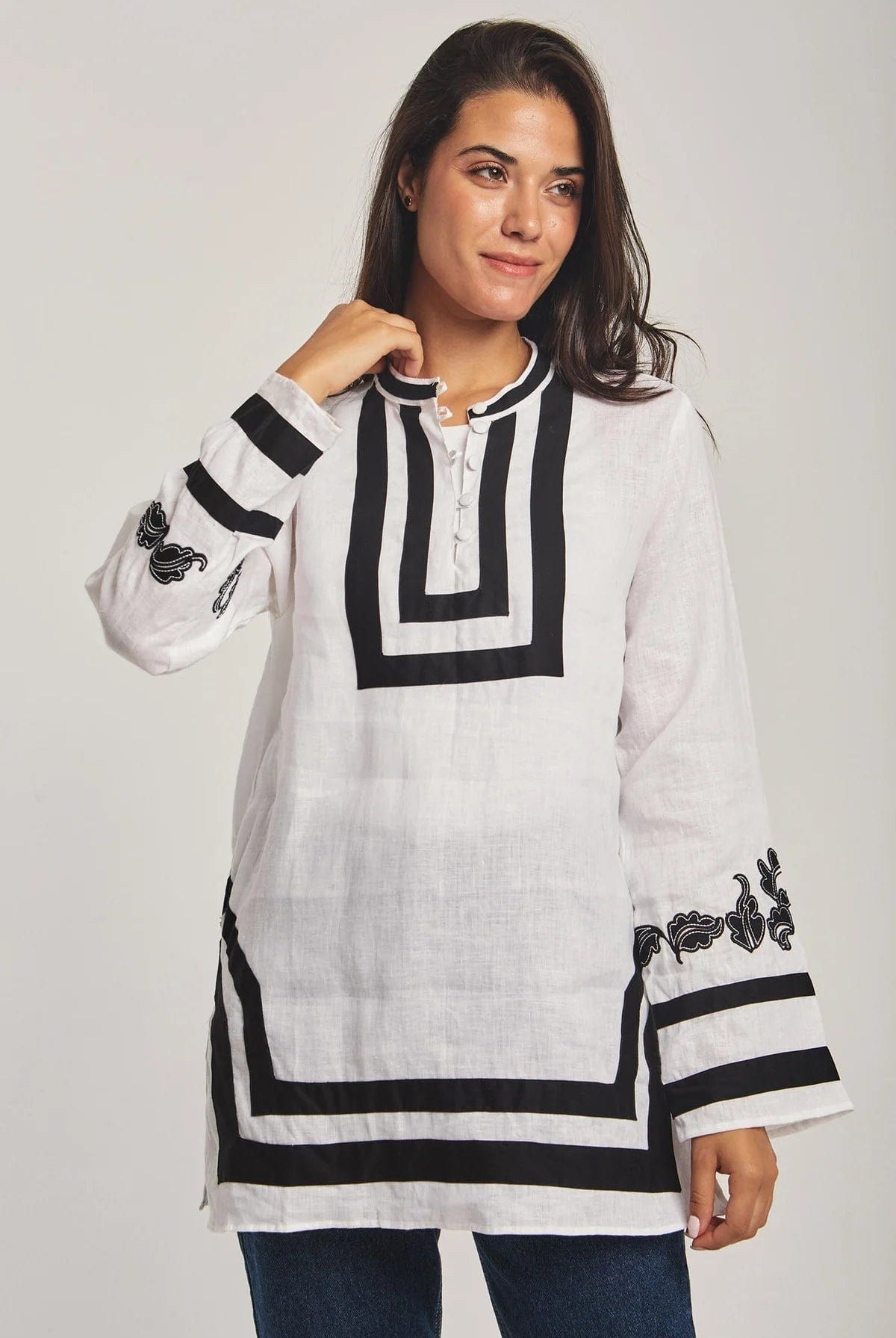 داليدرس قفطان نسائي مطرز أبيض