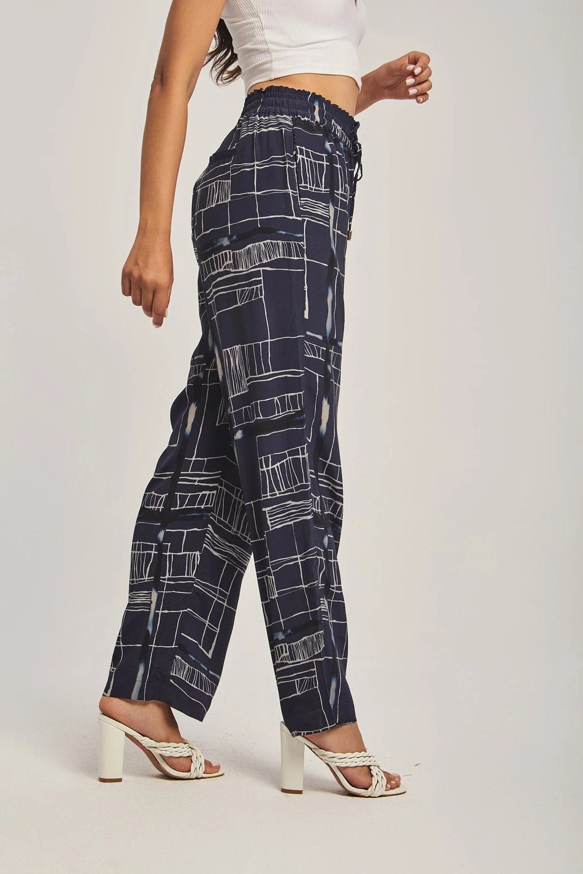 داليدرس بنطلون نسائي بنمط مربعات أسود سحلبي