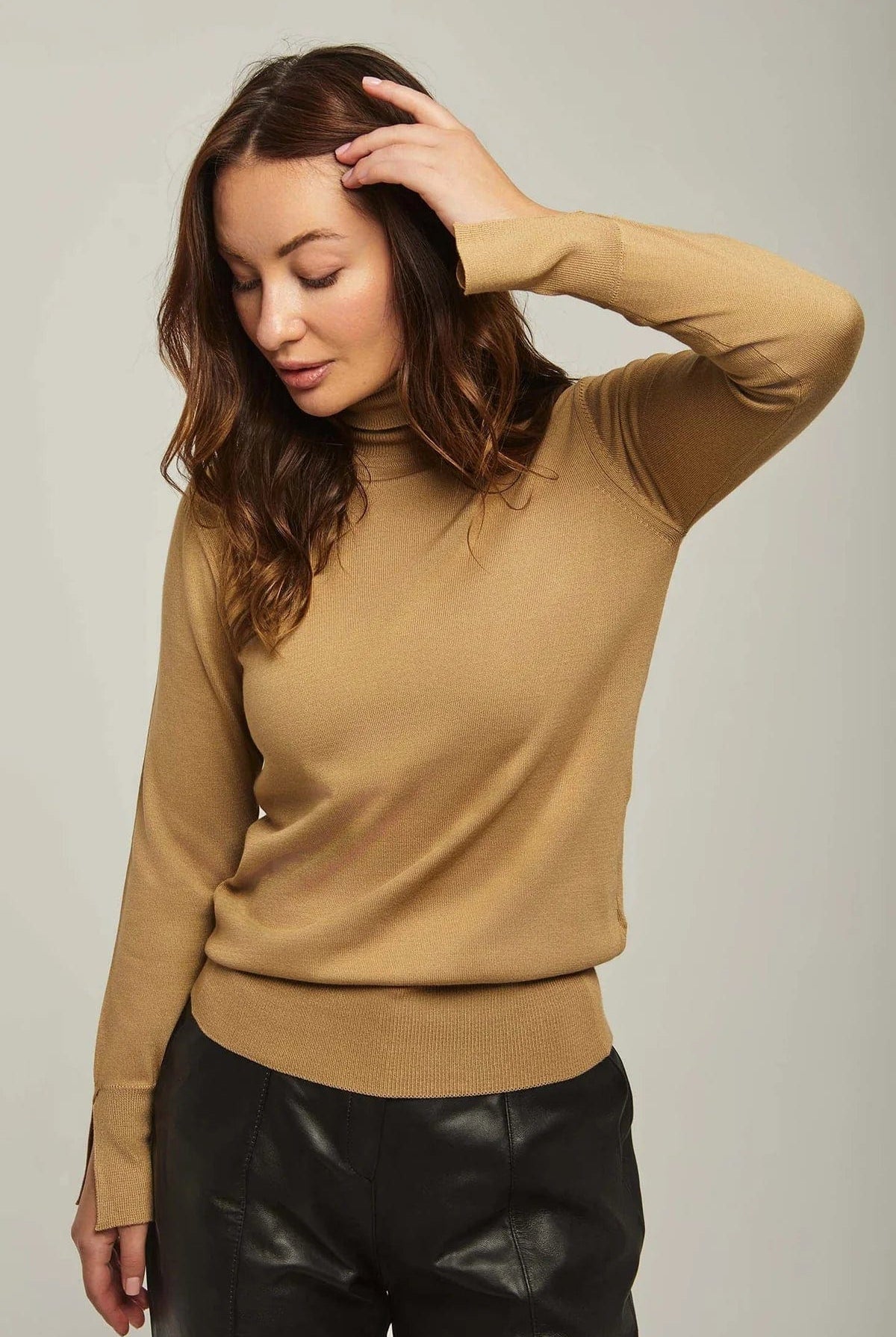 داليدرس بلوزة نسائي سادة كم طويل