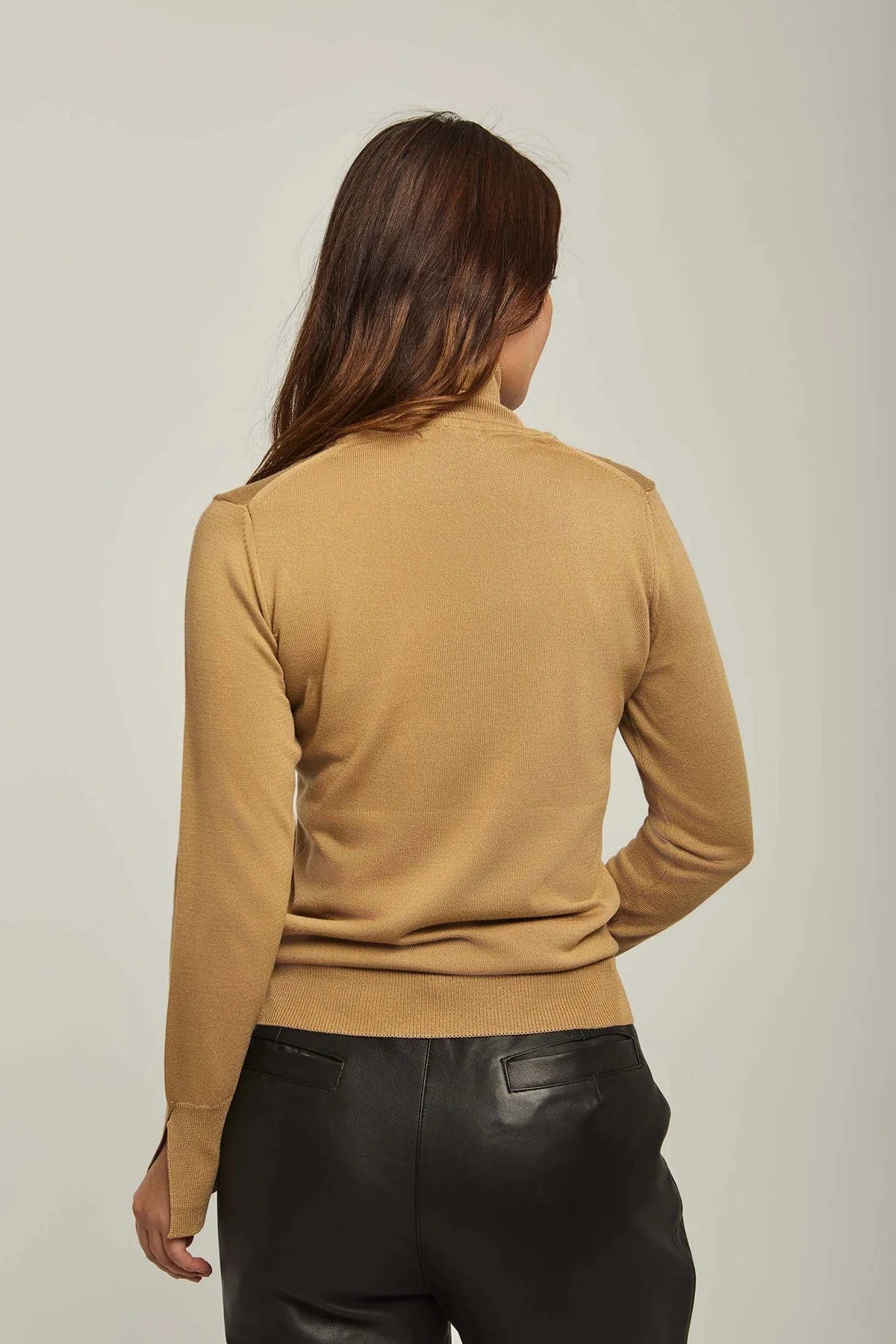 داليدرس بلوزة نسائي سادة كم طويل