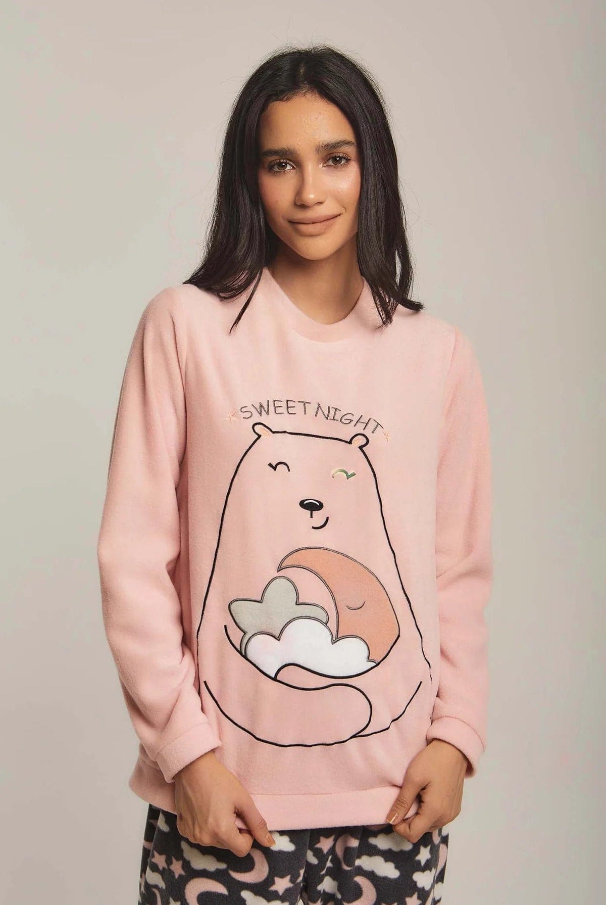 داليدرس بيجامة نسائية بطبعة على الصدر وردي فاتح