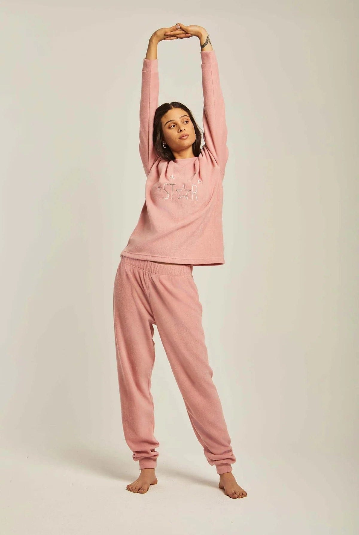 داليدرس بيجامة نسائية بأكمام طويلة بتطريز خفيف وردي فاتح