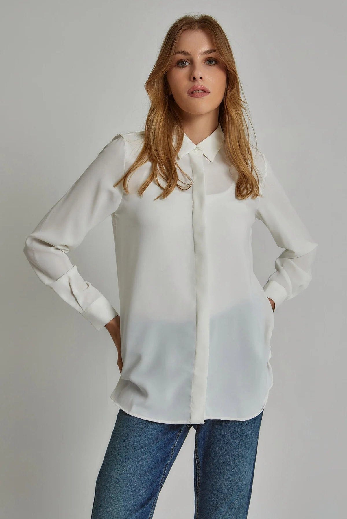 داليدرس بلوزة نسائية سادة بأكمام طويلة